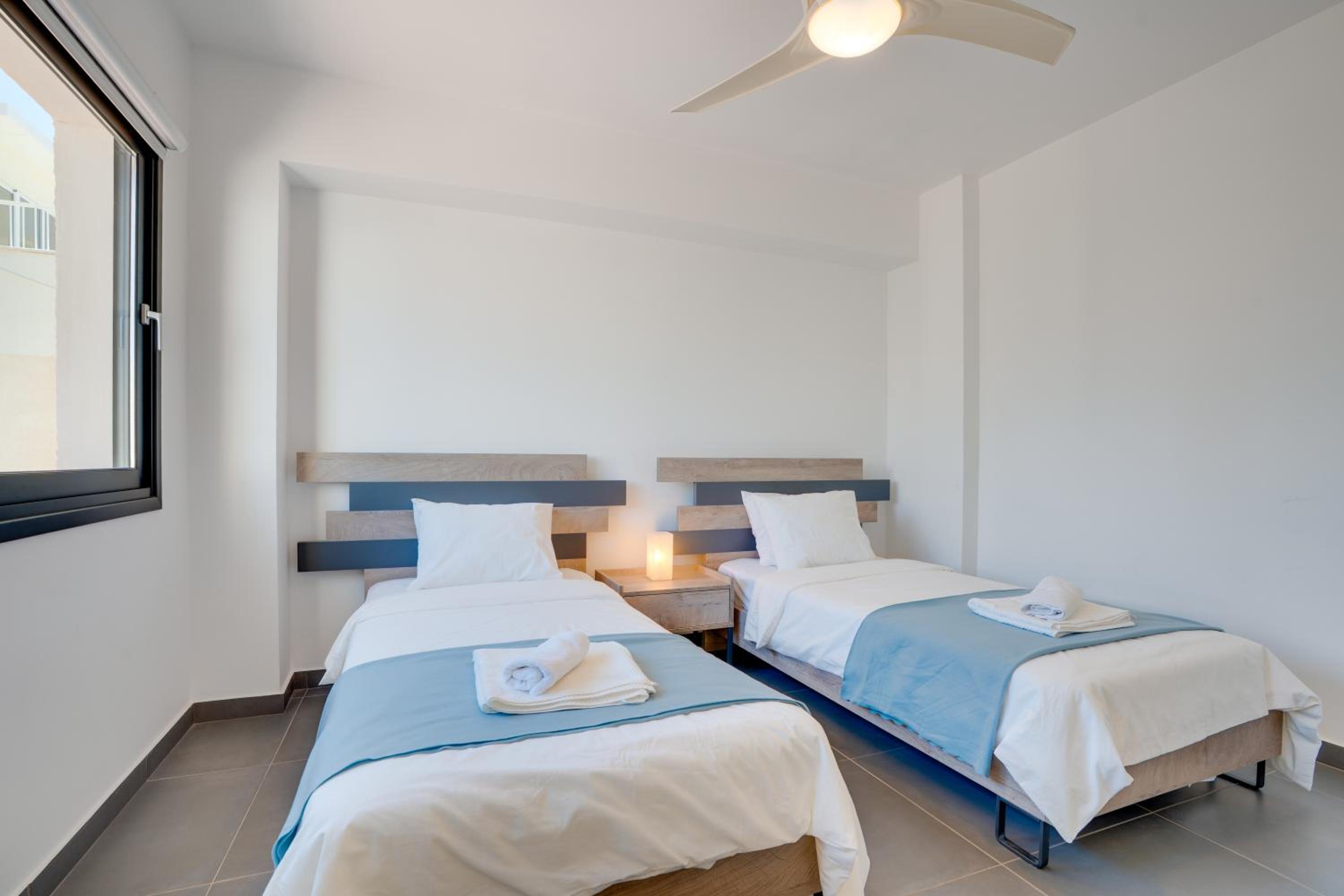 Makenzy Star 2bd duplex 300m from beach
