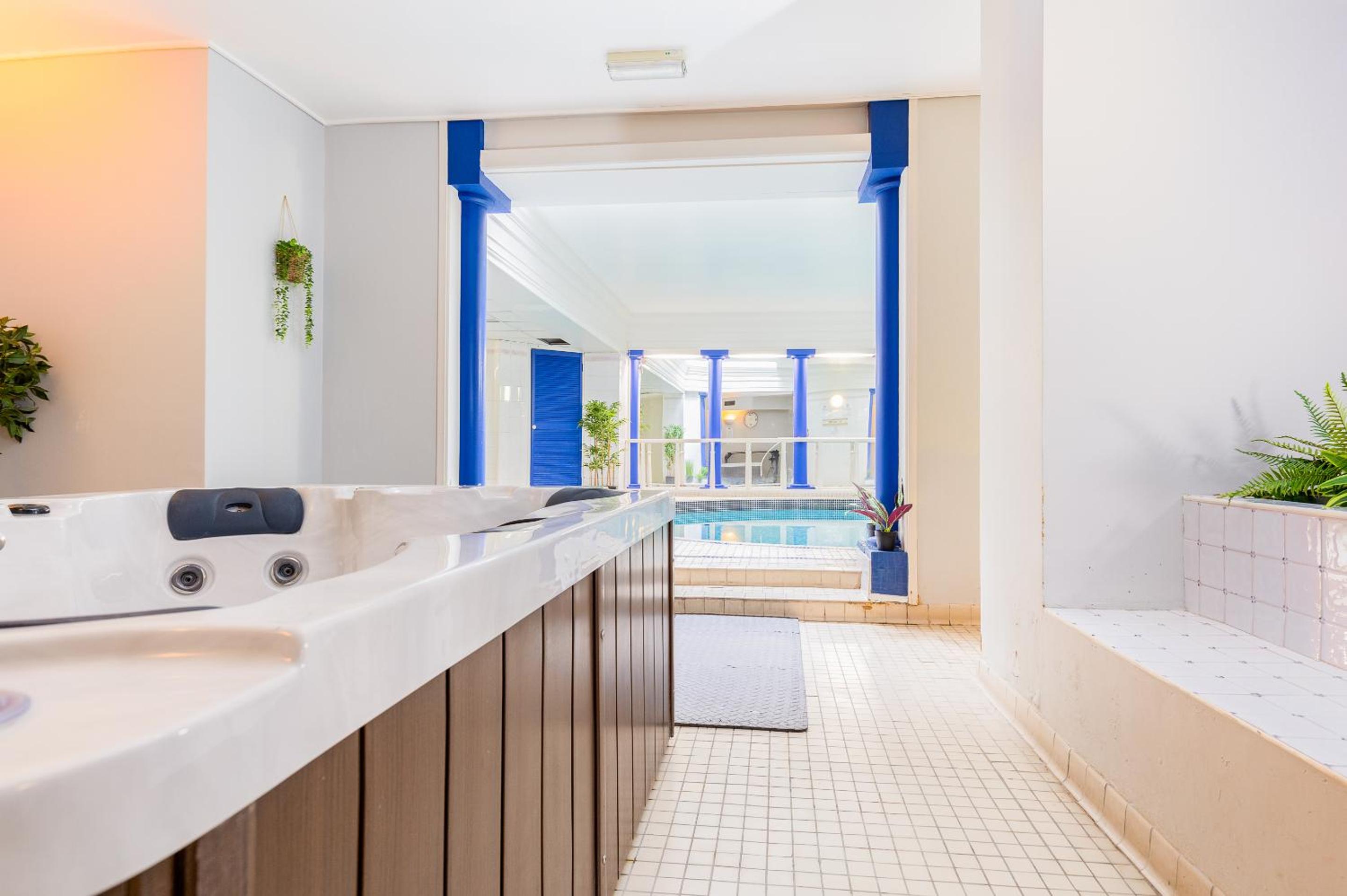 The Beach House - Pool & Spa