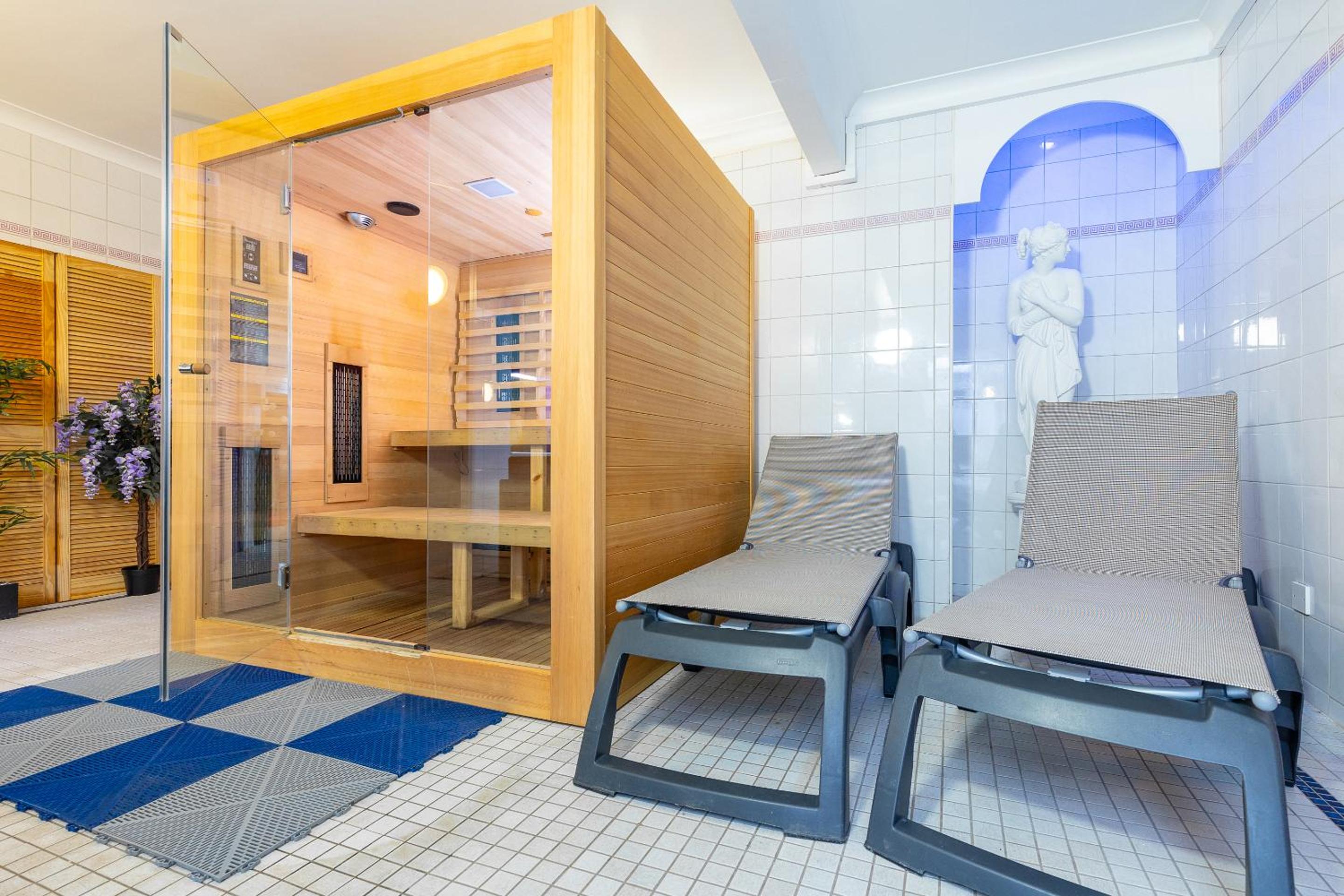 The Beach House - Pool & Spa