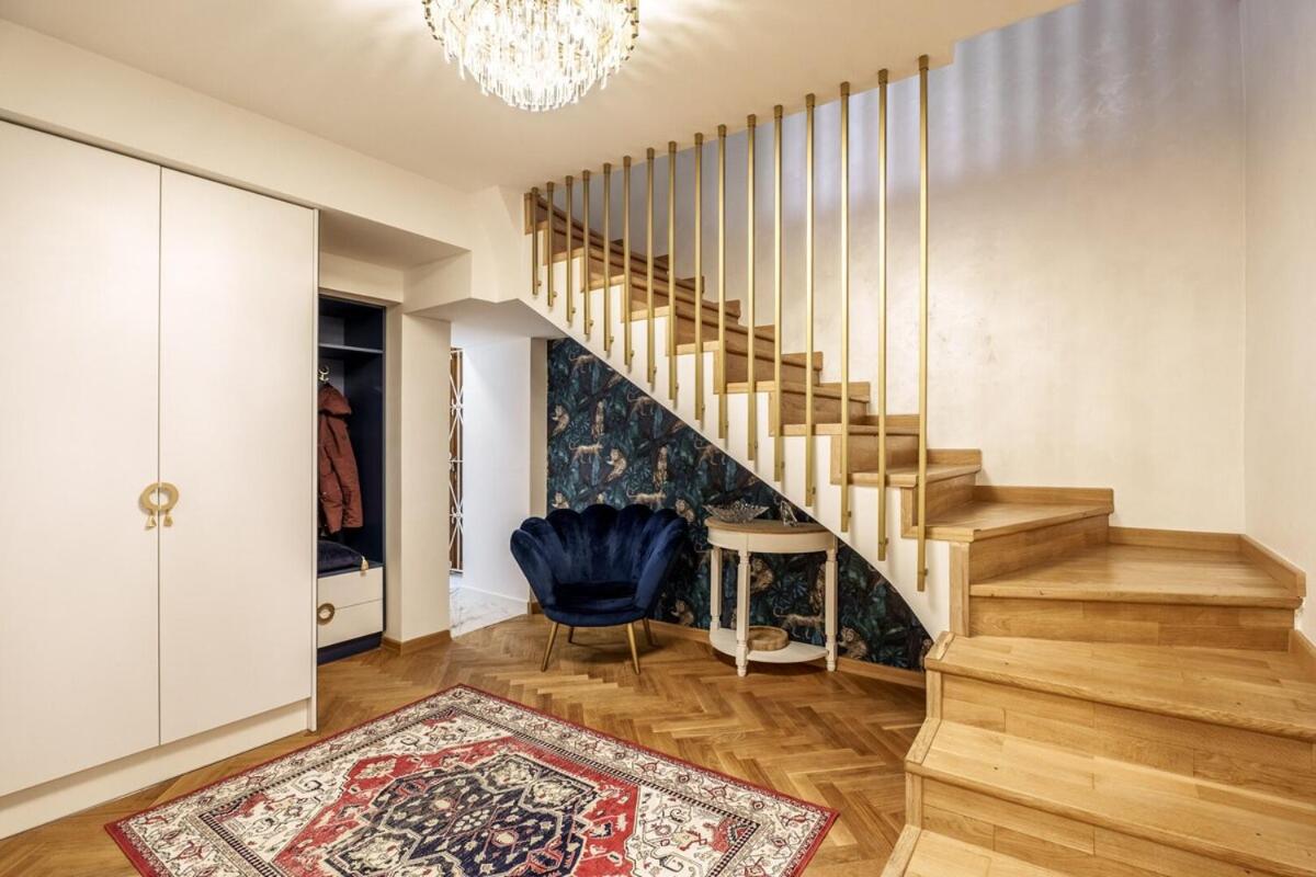 Golden Villa Saska Kępa Luxury Retreat with Garden & Design Interior