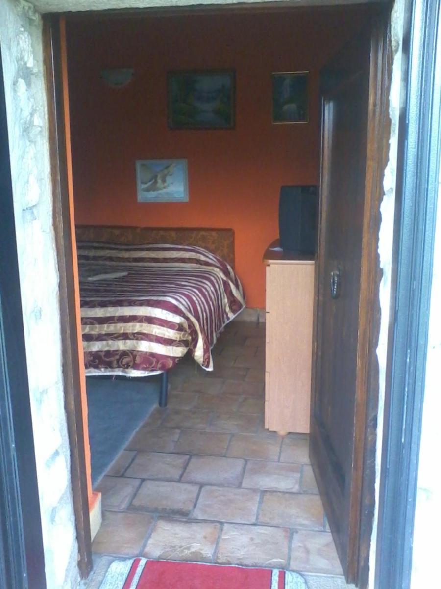 Photo 33