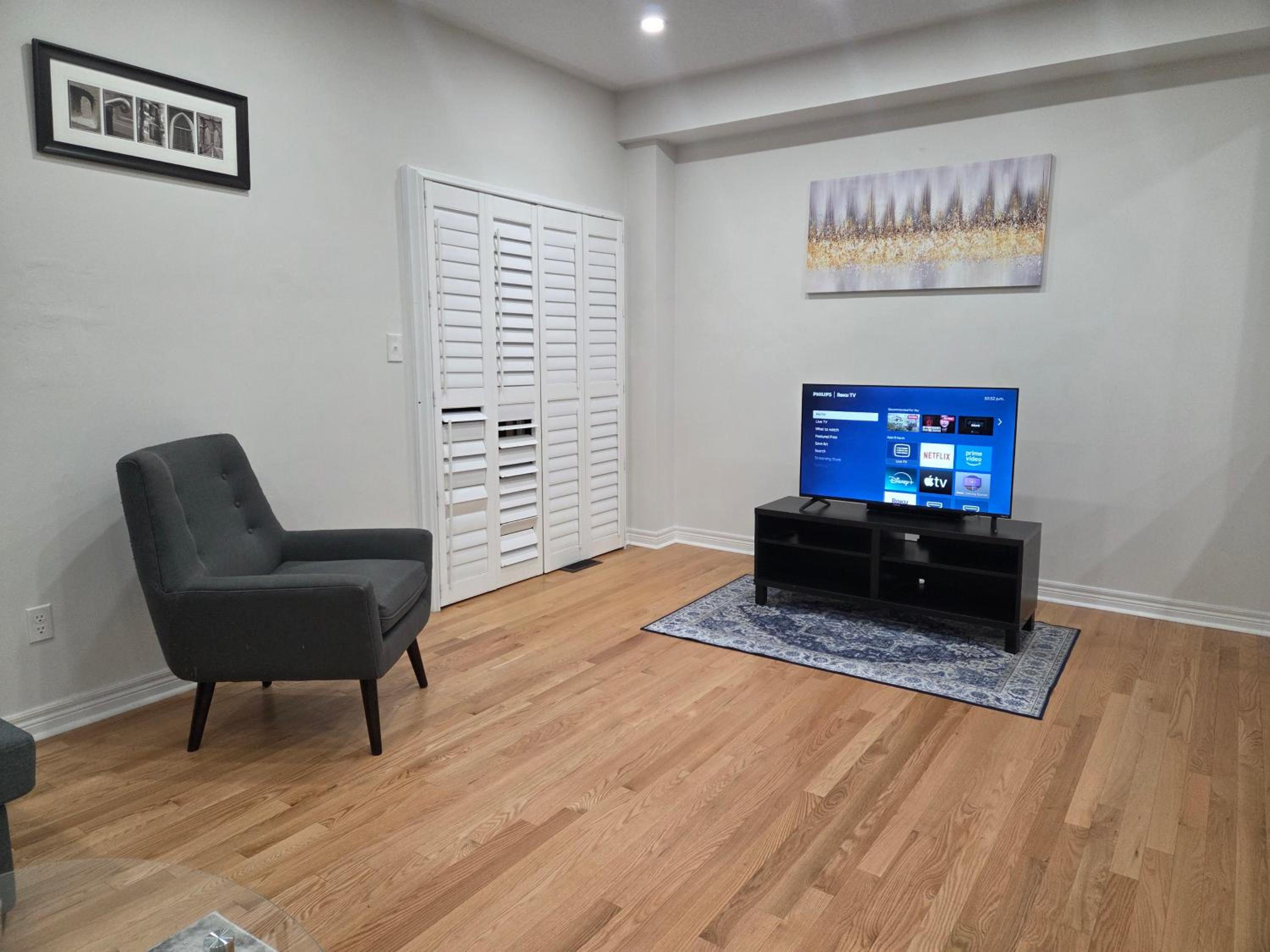 Four Bedroom Spacious House with Parking in Milton, Ontario