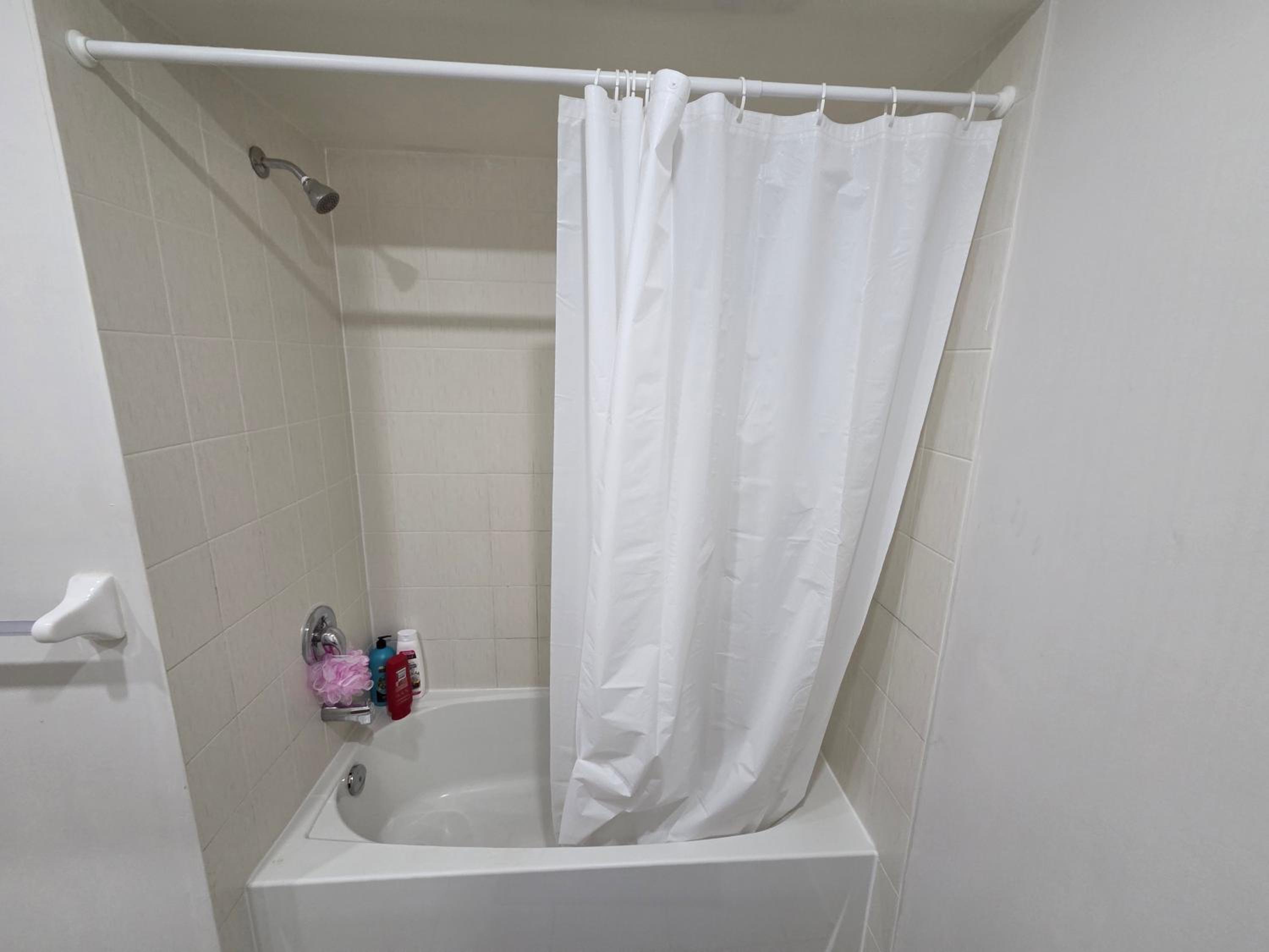 Four Bedroom Spacious House with Parking in Milton, Ontario