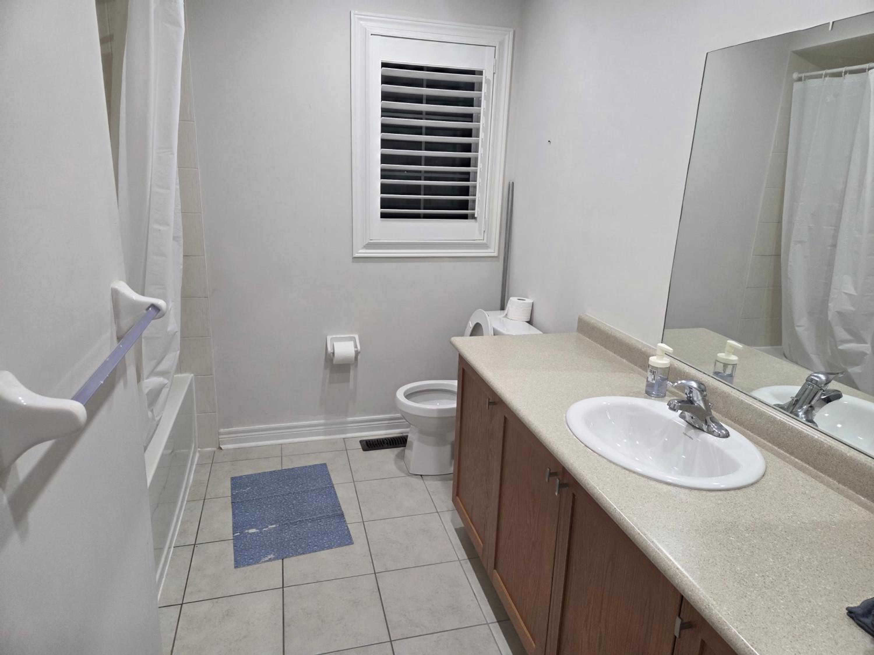 Four Bedroom Spacious House with Parking in Milton, Ontario