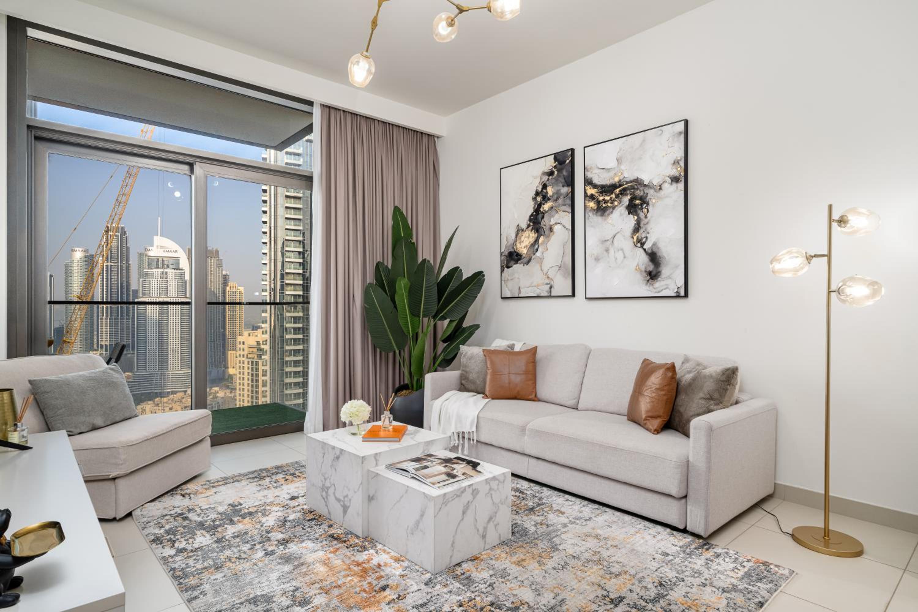 Luxury 1 Bedroom Apartment with partial Burj Khalifa View by Delujo Stays