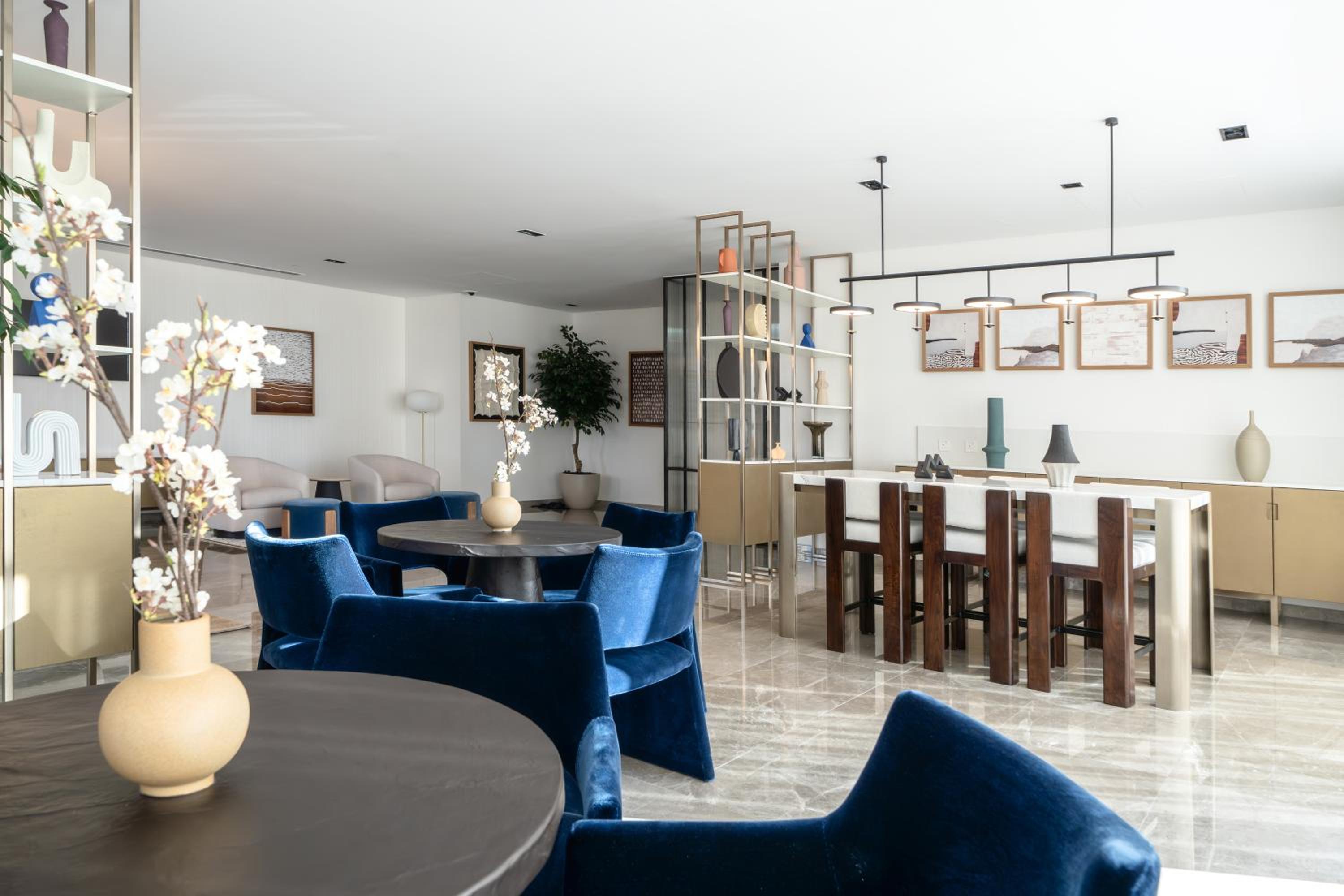 Luxury 1 Bedroom Apartment with partial Burj Khalifa View by Delujo Stays