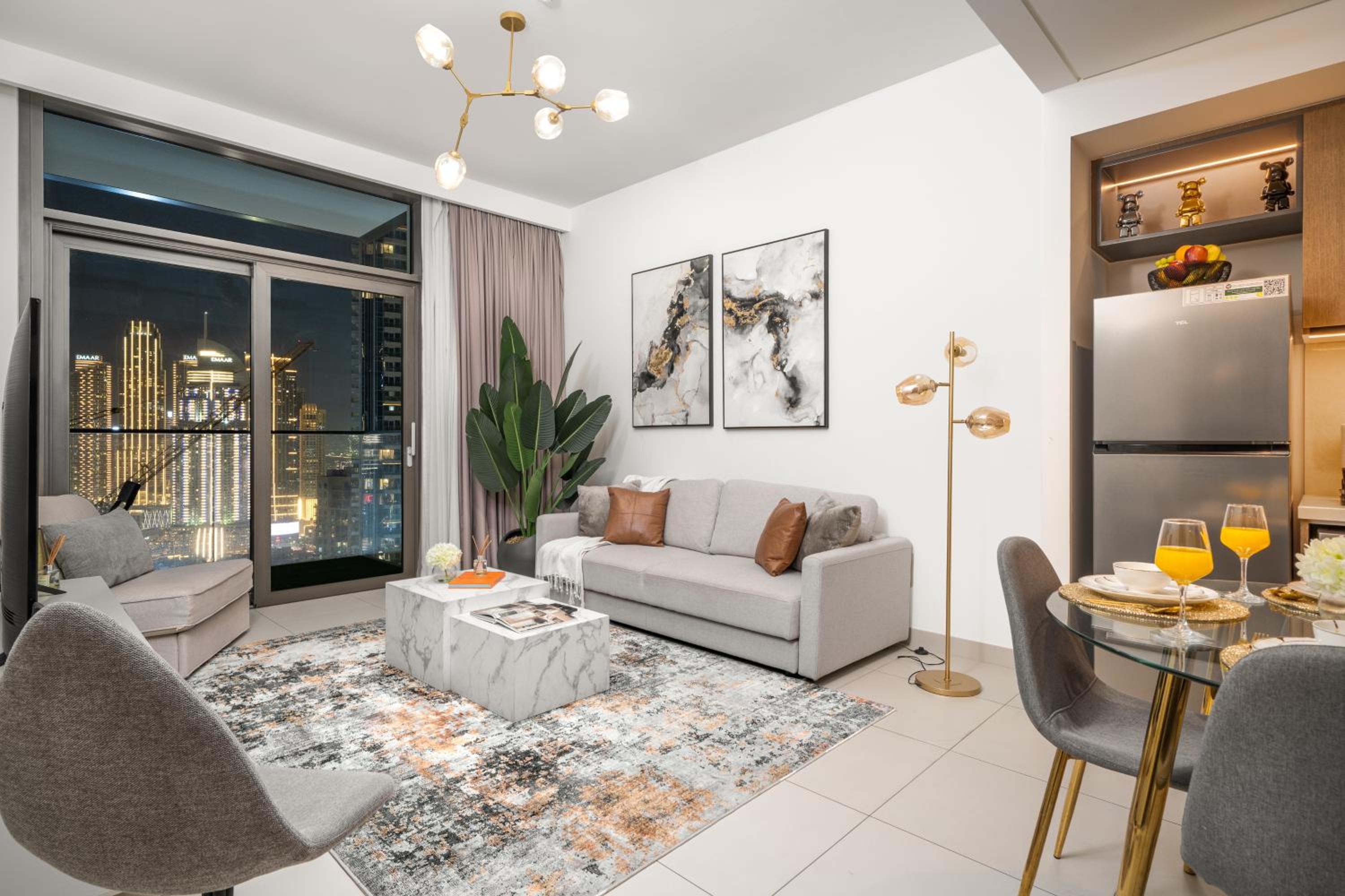 Luxury 1 Bedroom Apartment with partial Burj Khalifa View by Delujo Stays