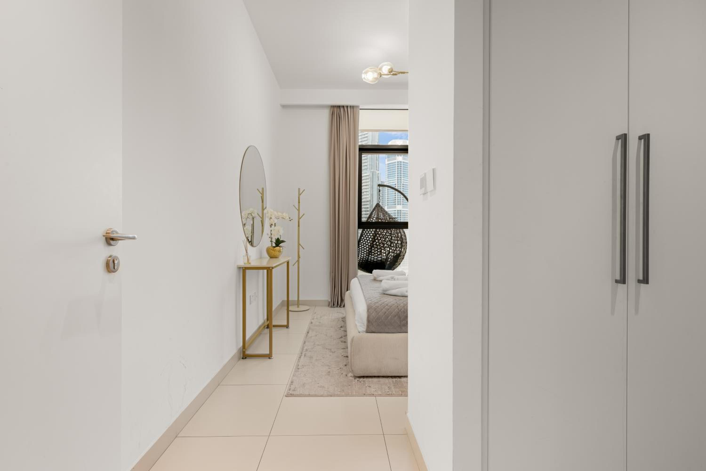 Luxury Two Bedroom Apartment with City & Pool View by Delujo Stays
