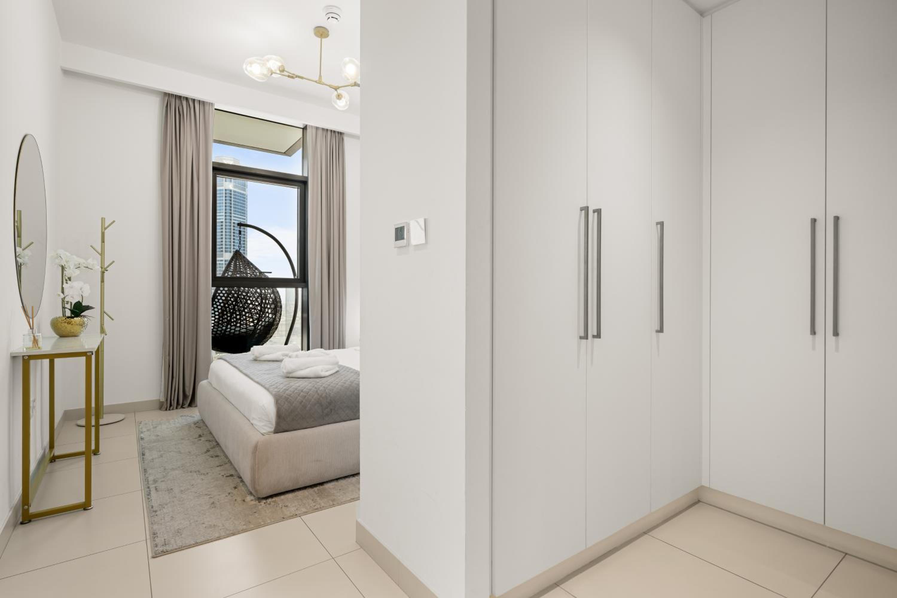 Luxury Two Bedroom Apartment with City & Pool View by Delujo Stays