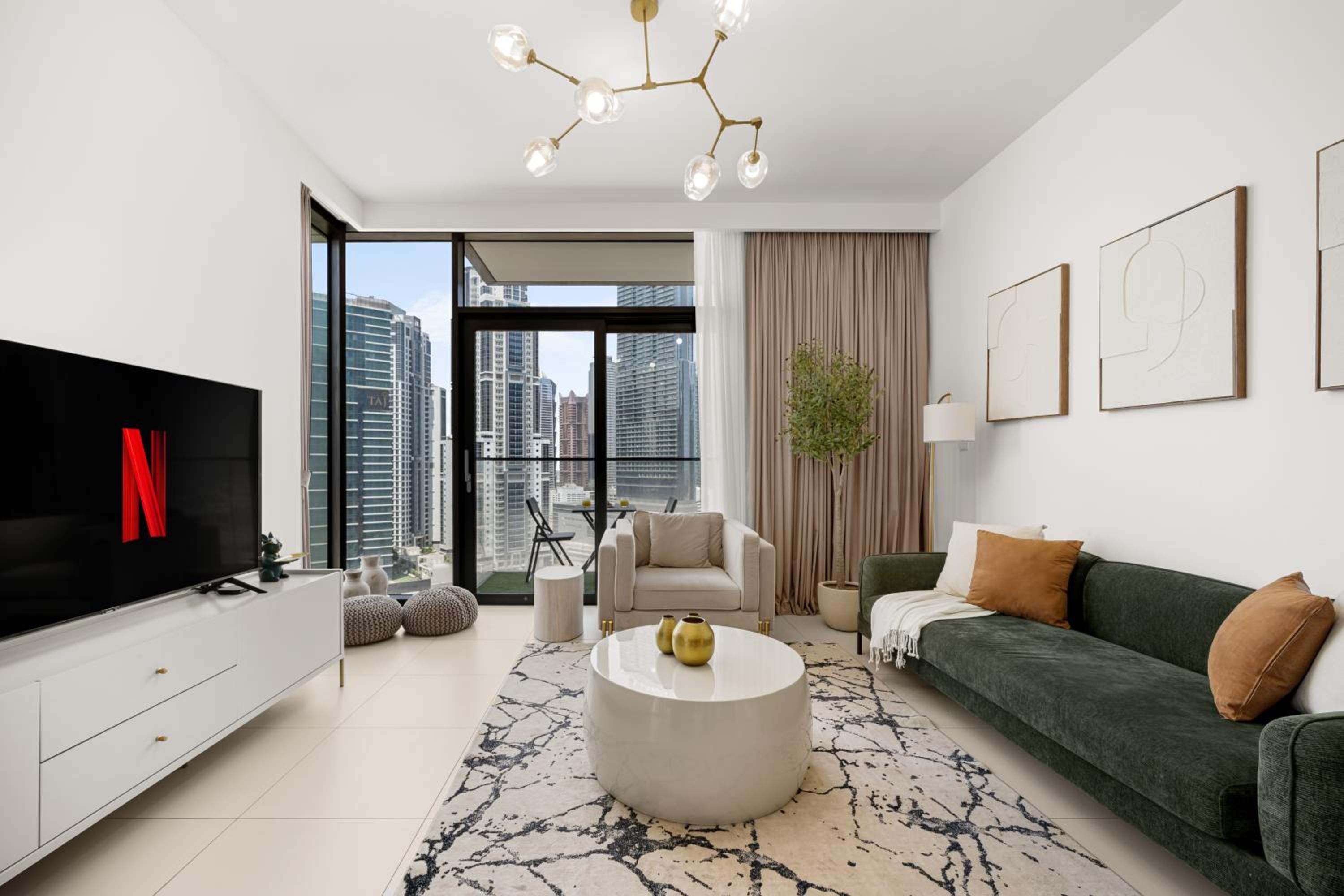 Luxury Two Bedroom Apartment with City & Pool View by Delujo Stays