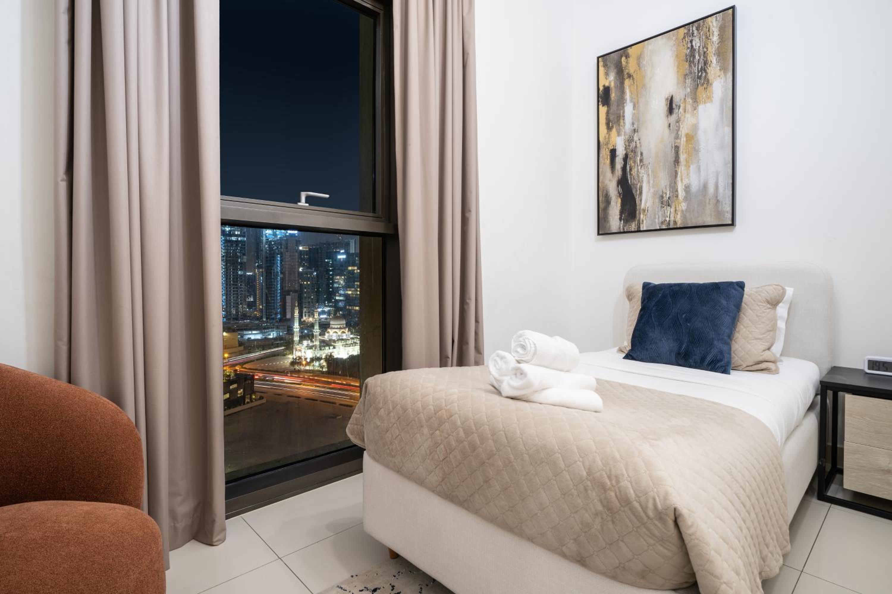 Luxury Two Bedroom Apartment with City & Pool View by Delujo Stays