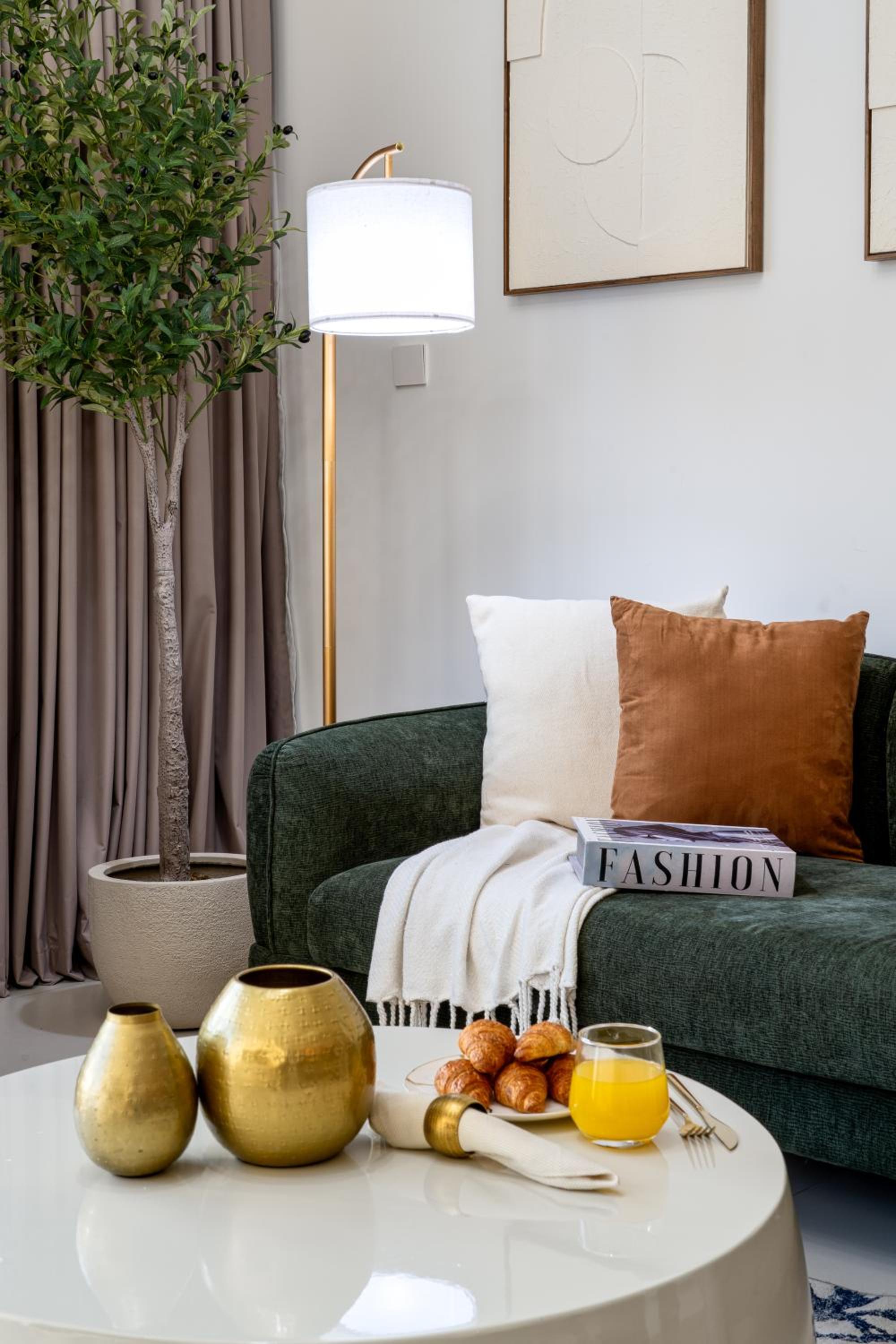 Luxury Two Bedroom Apartment with City & Pool View by Delujo Stays