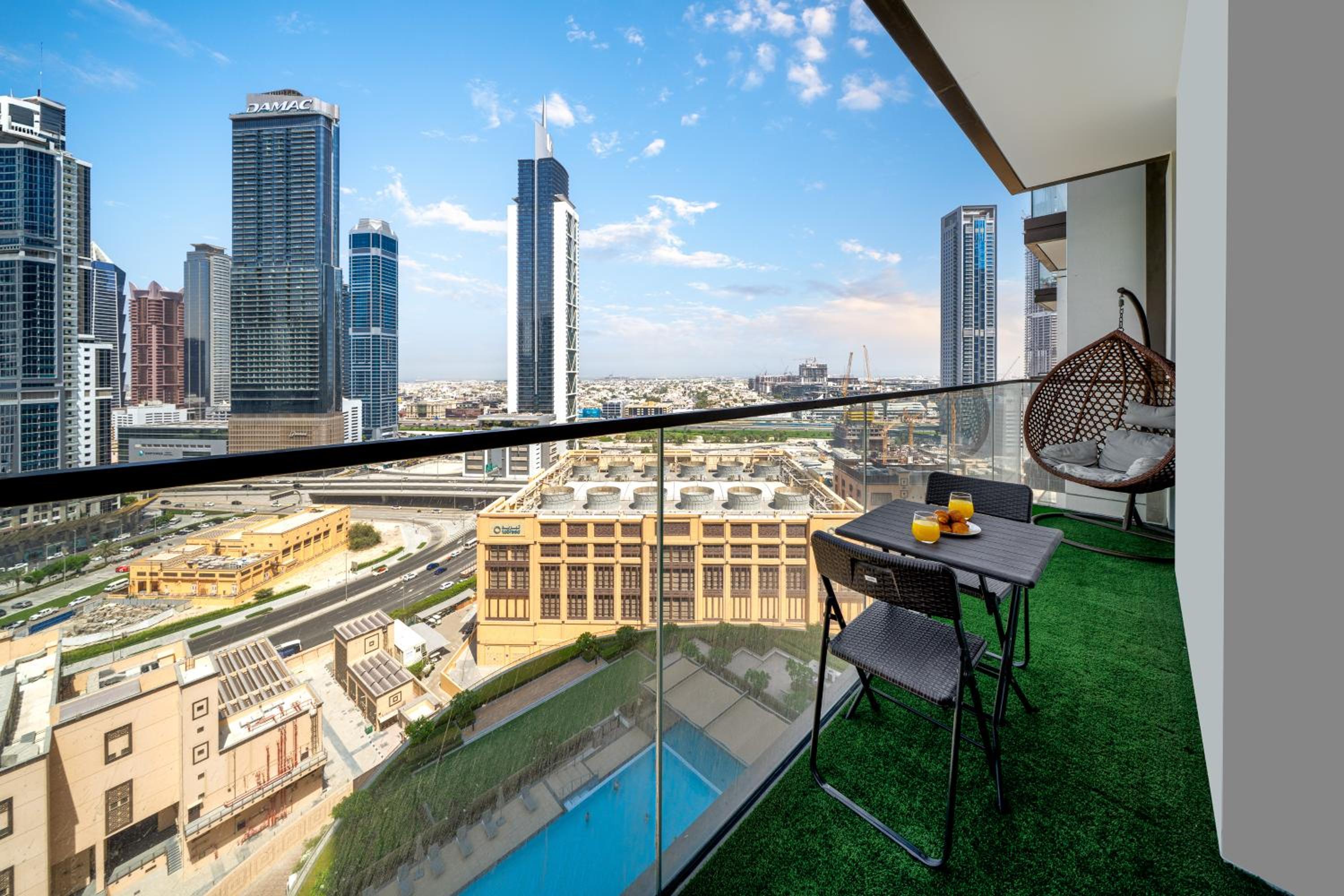 Luxury Two Bedroom Apartment with City & Pool View by Delujo Stays