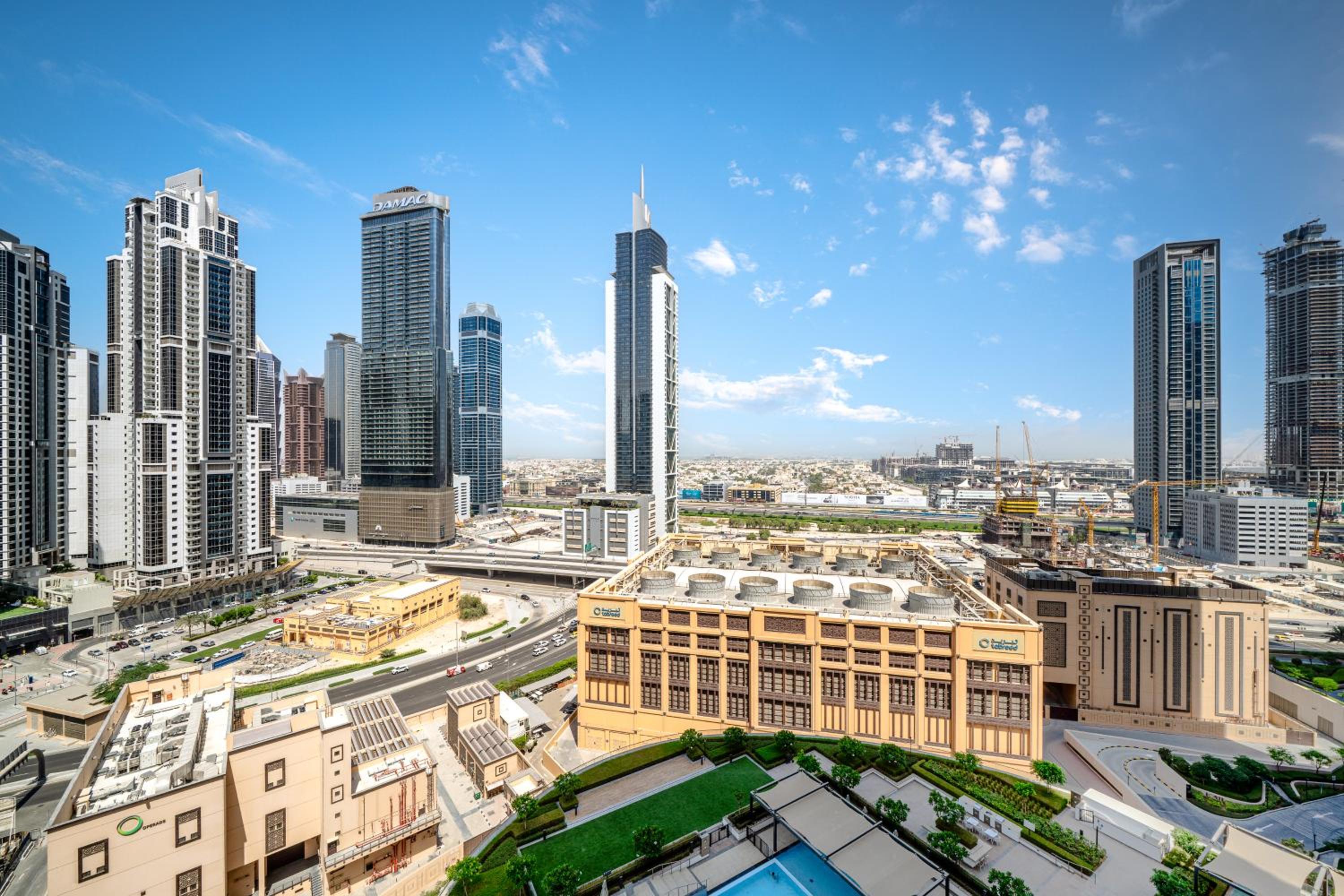 Luxury Two Bedroom Apartment with City & Pool View by Delujo Stays