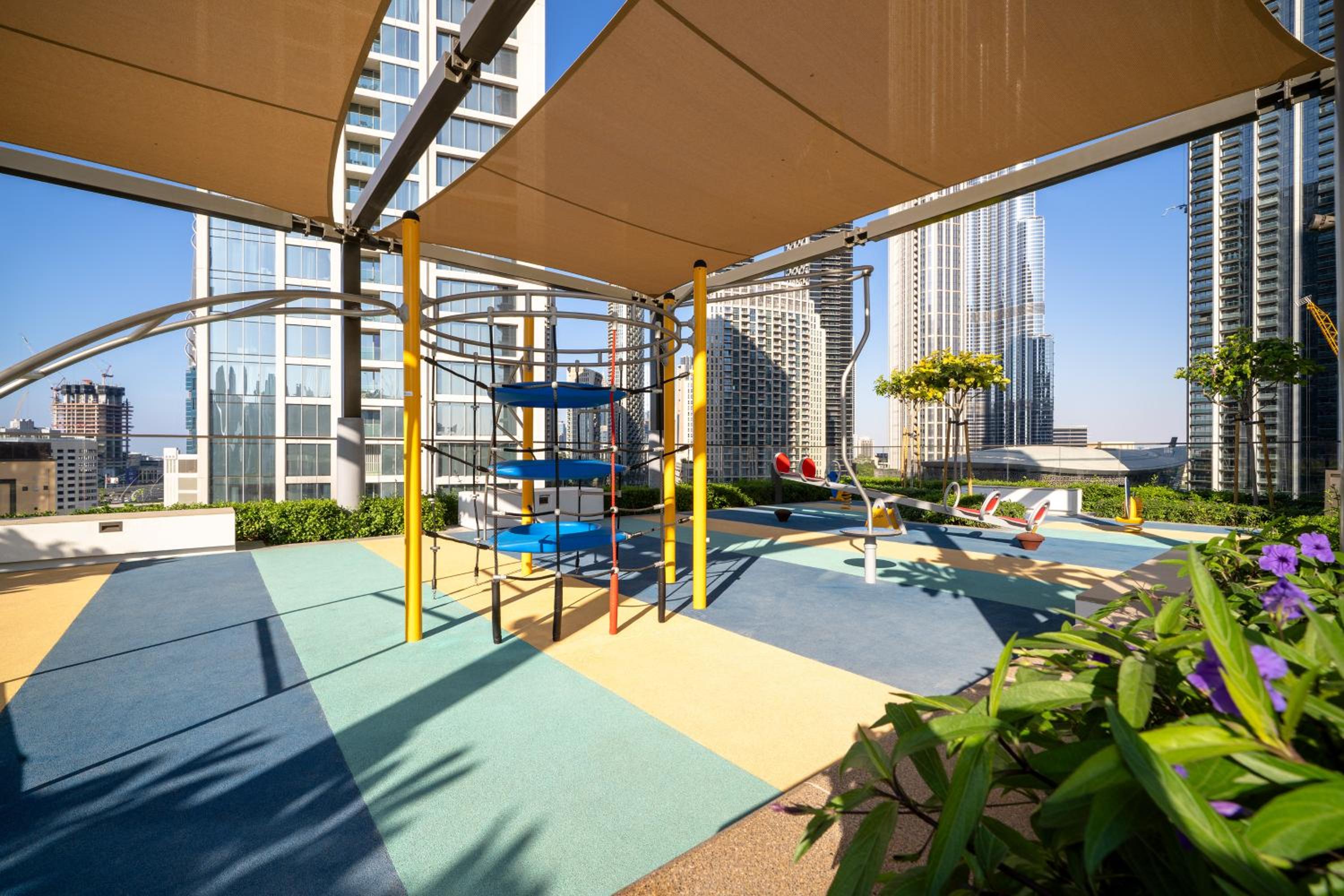 Luxury Two Bedroom Apartment with City & Pool View by Delujo Stays