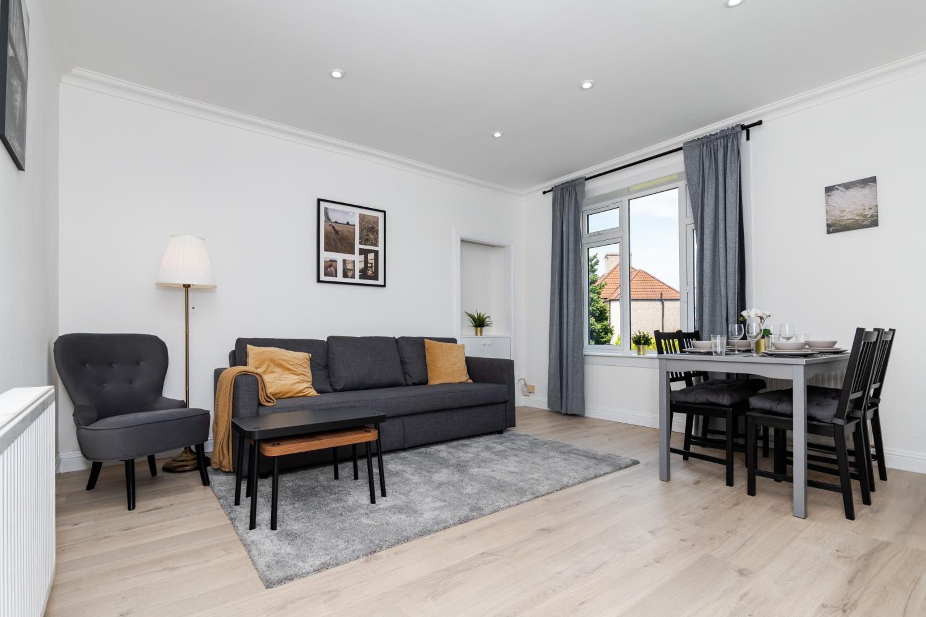 2 Bedroom House-Free Parking