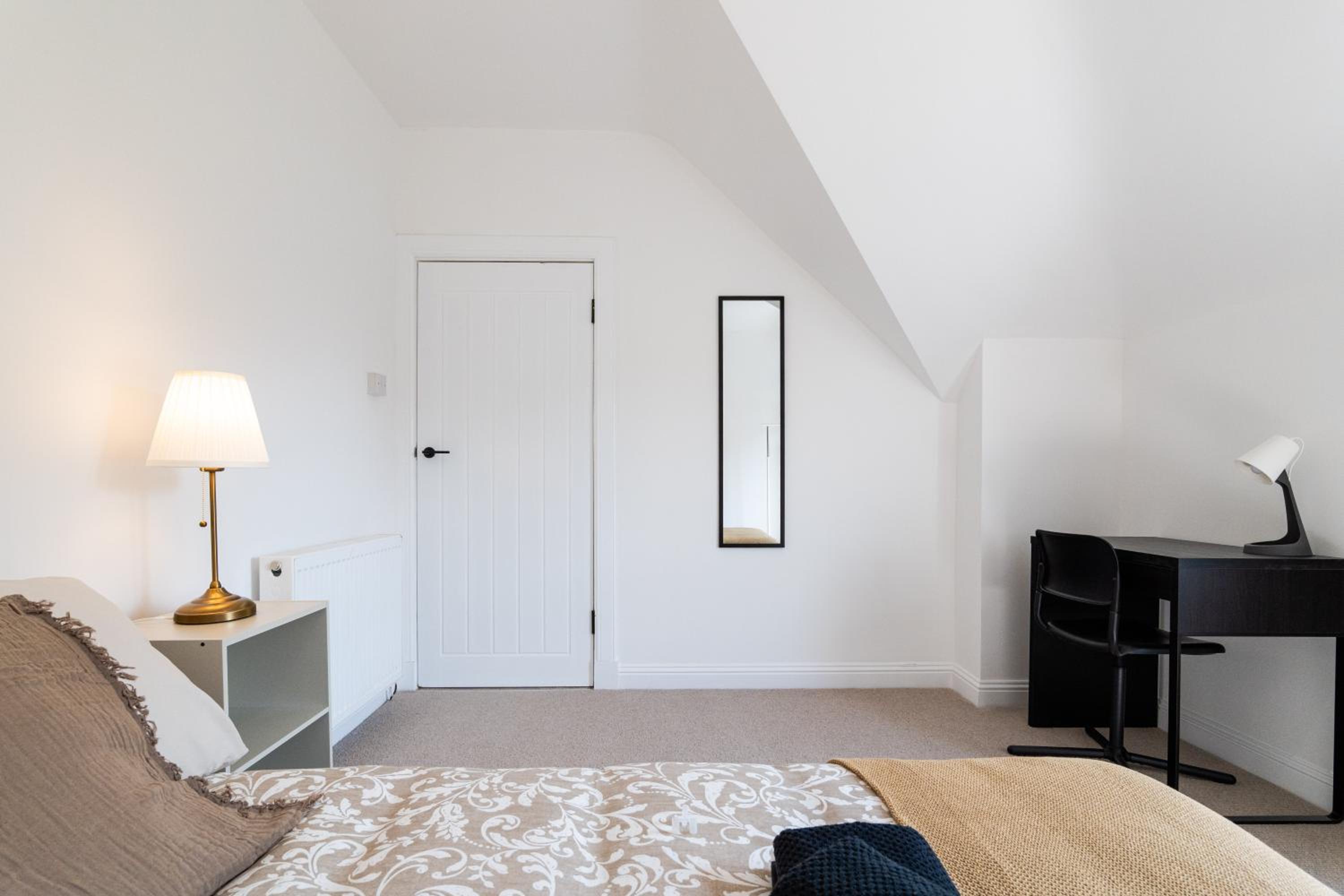 2 Bedroom House-Free Parking
