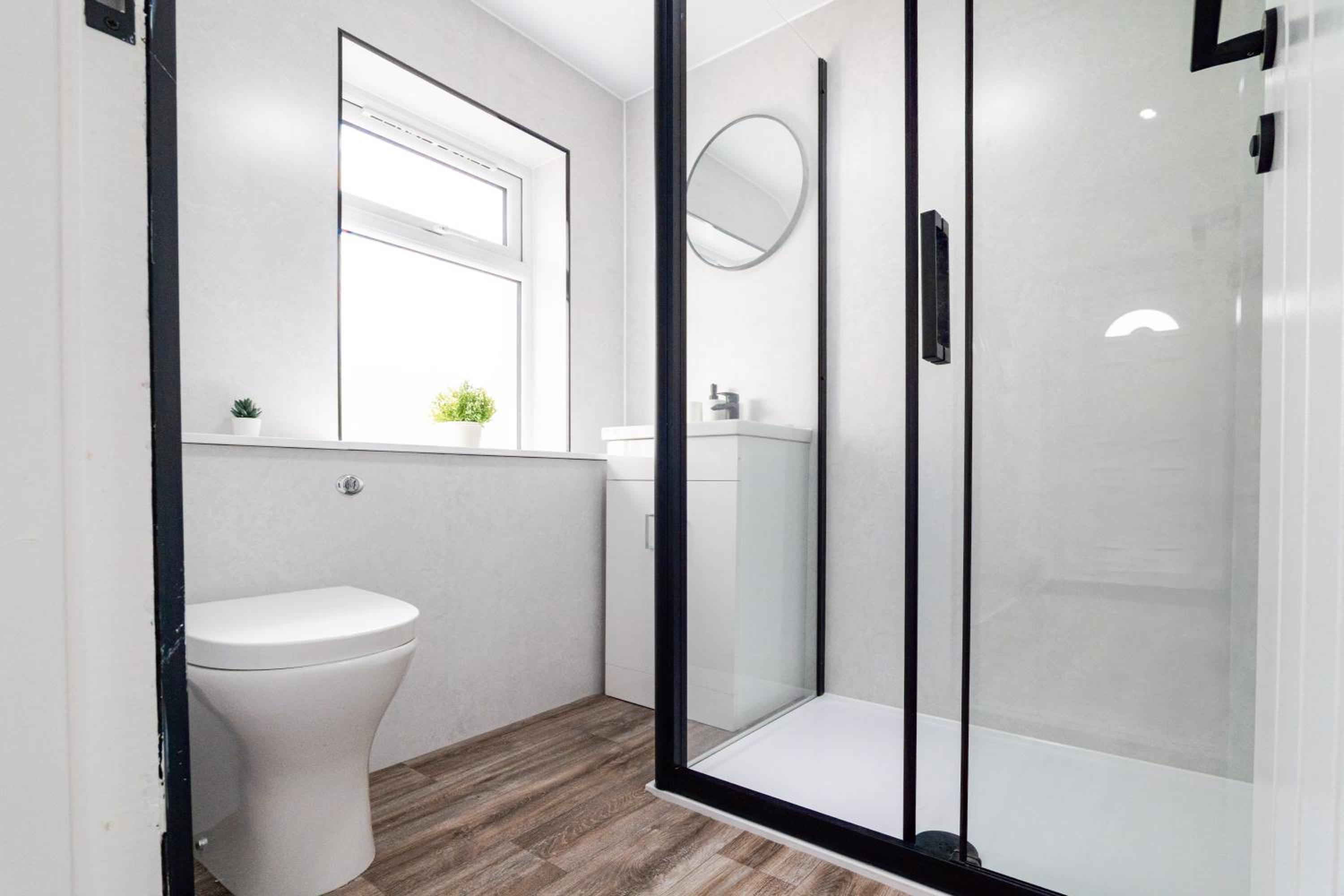 2 Bedroom House-Free Parking