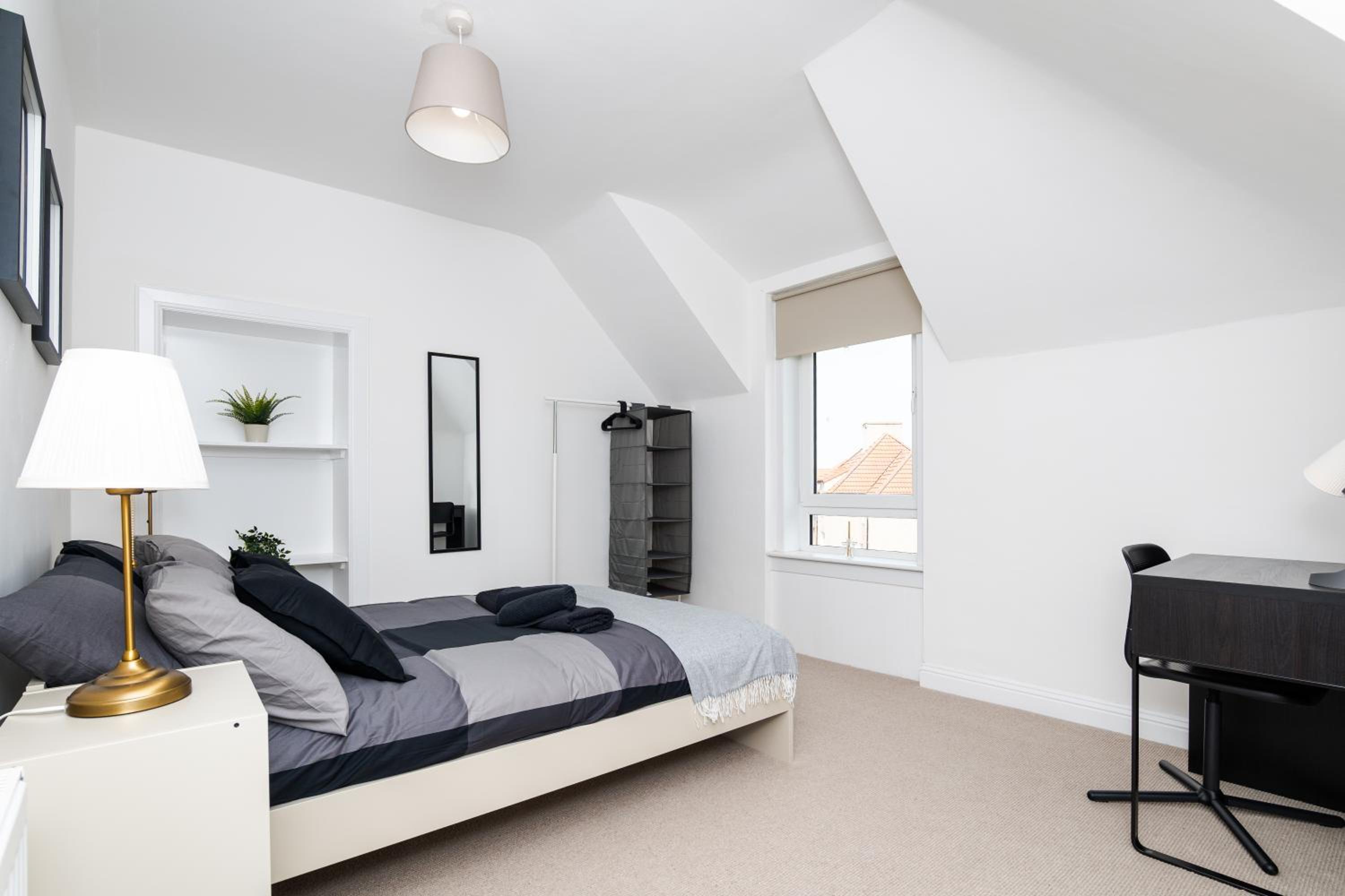 2 Bedroom House-Free Parking
