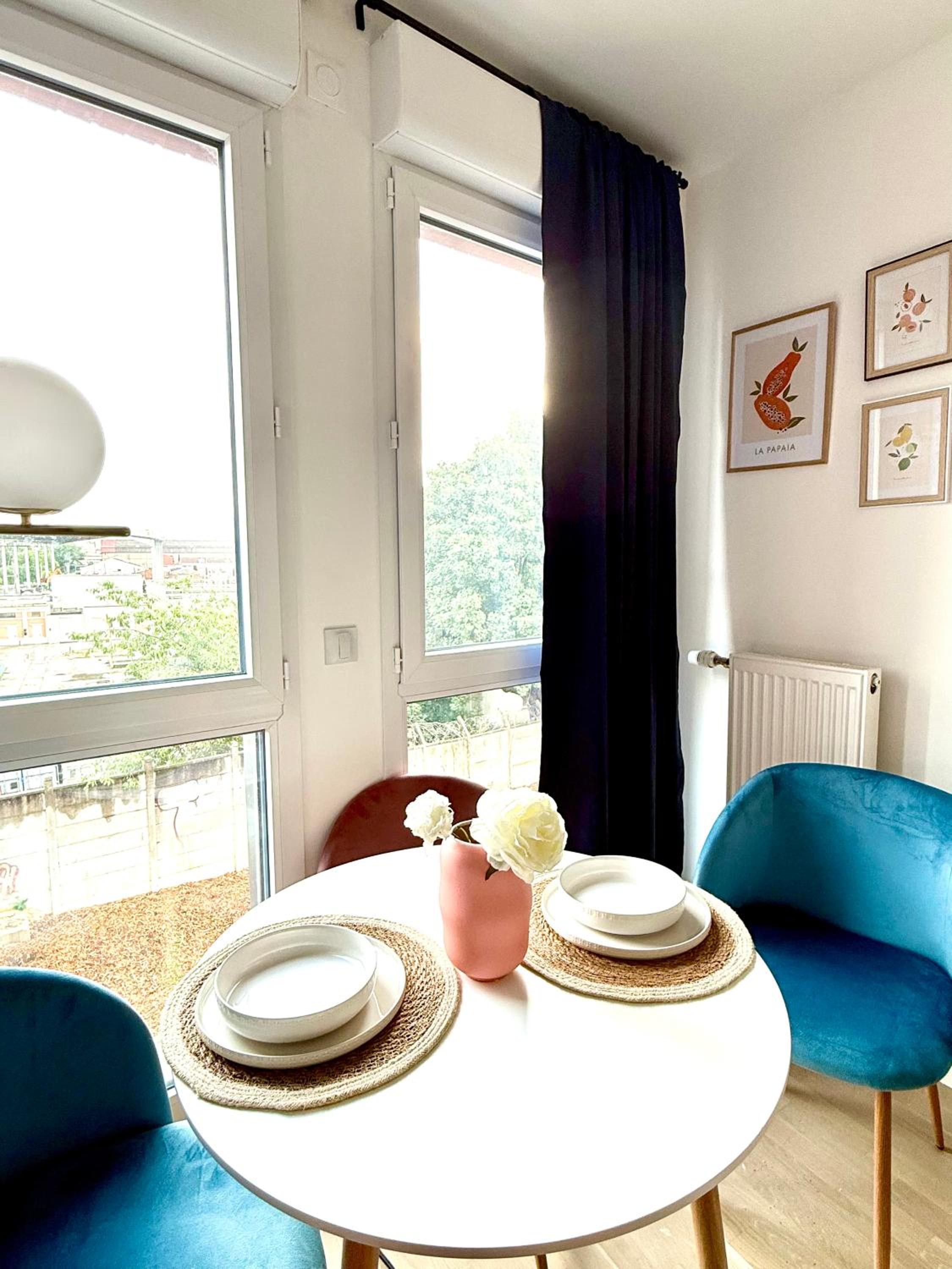 La maison colorée proche de Paris et Gare du Nord, parking gratuit