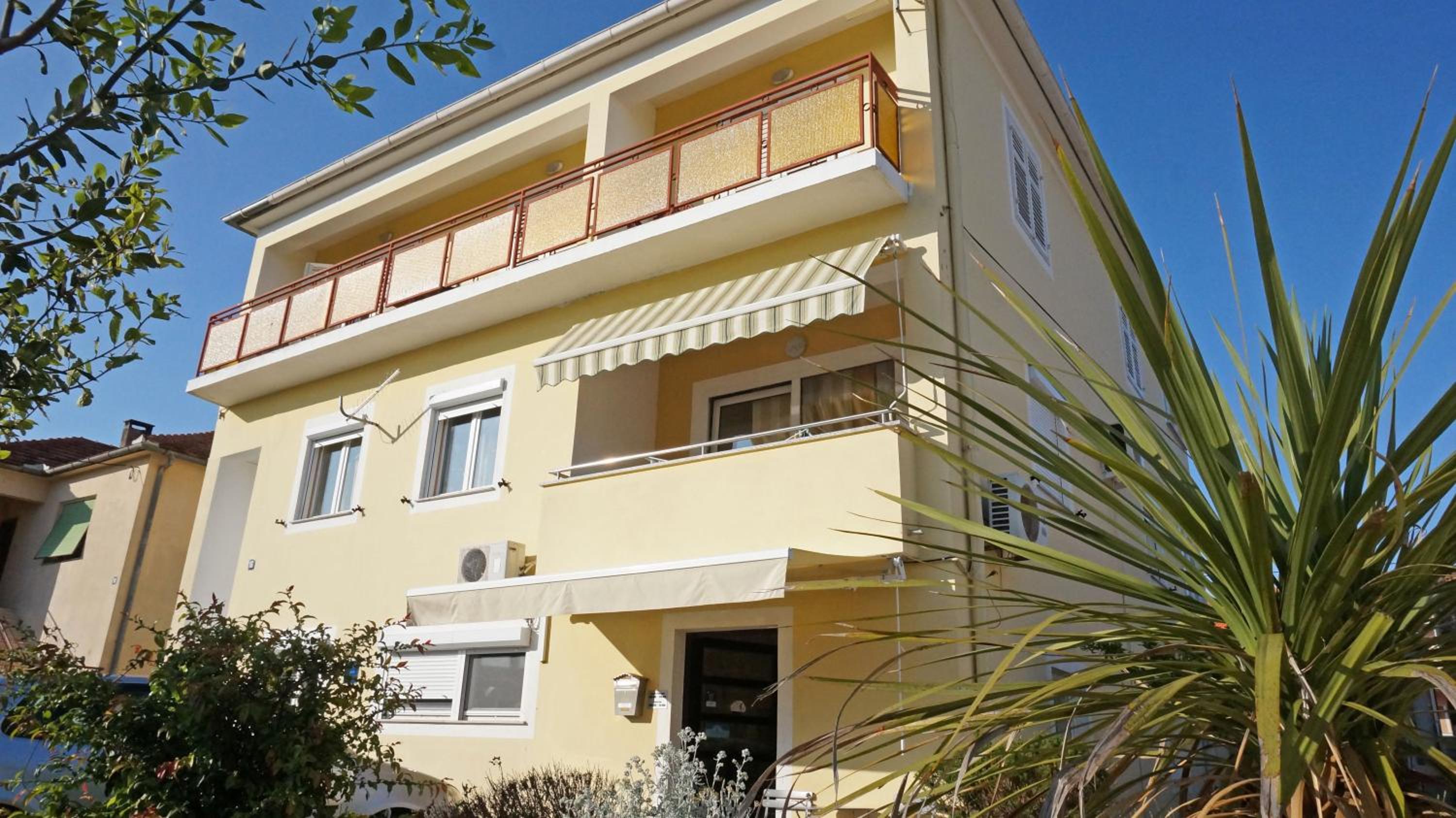 Apartment Ema