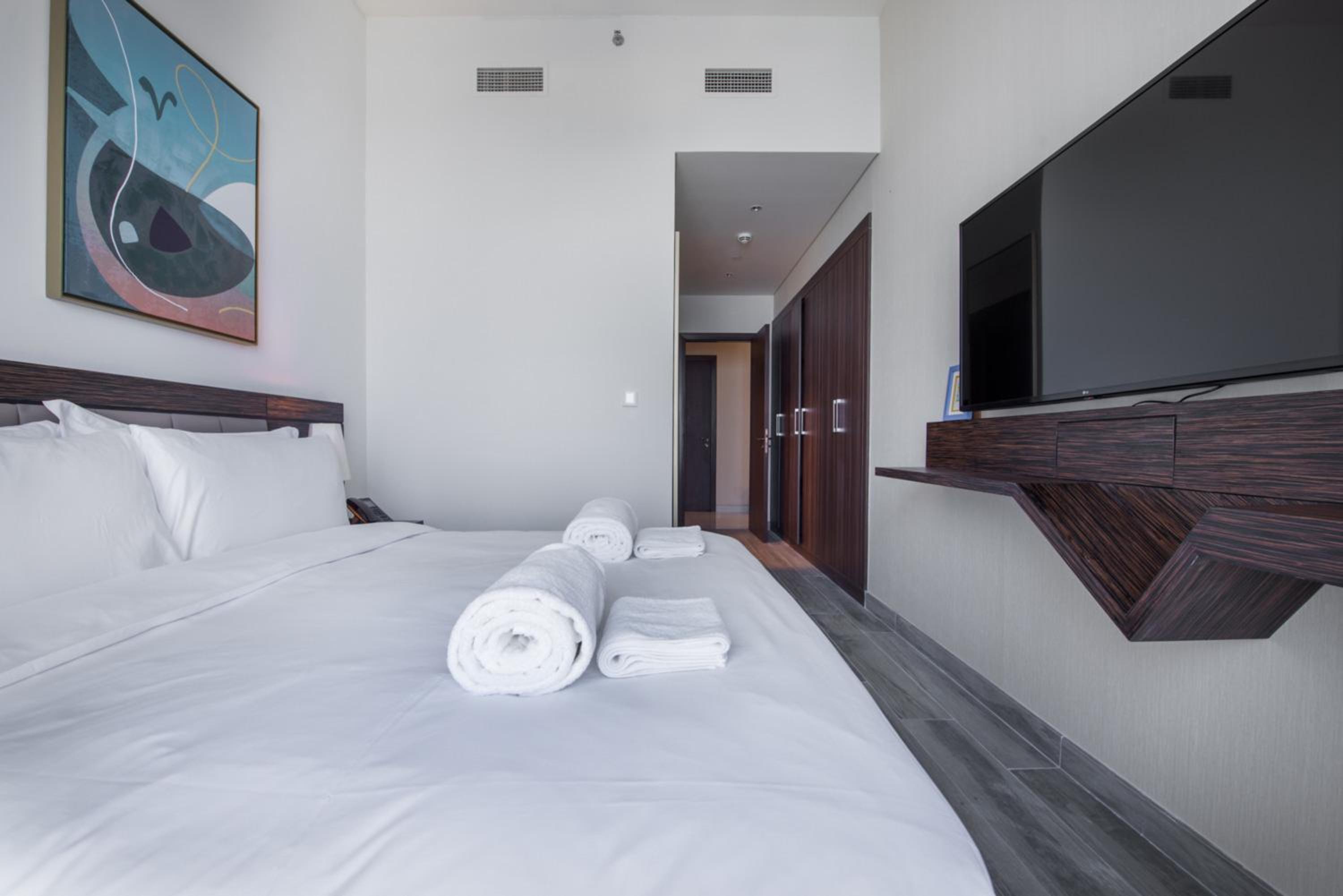 Maison Privee - Chic Coastal Escape with Open Sea Vws on Palm Entry