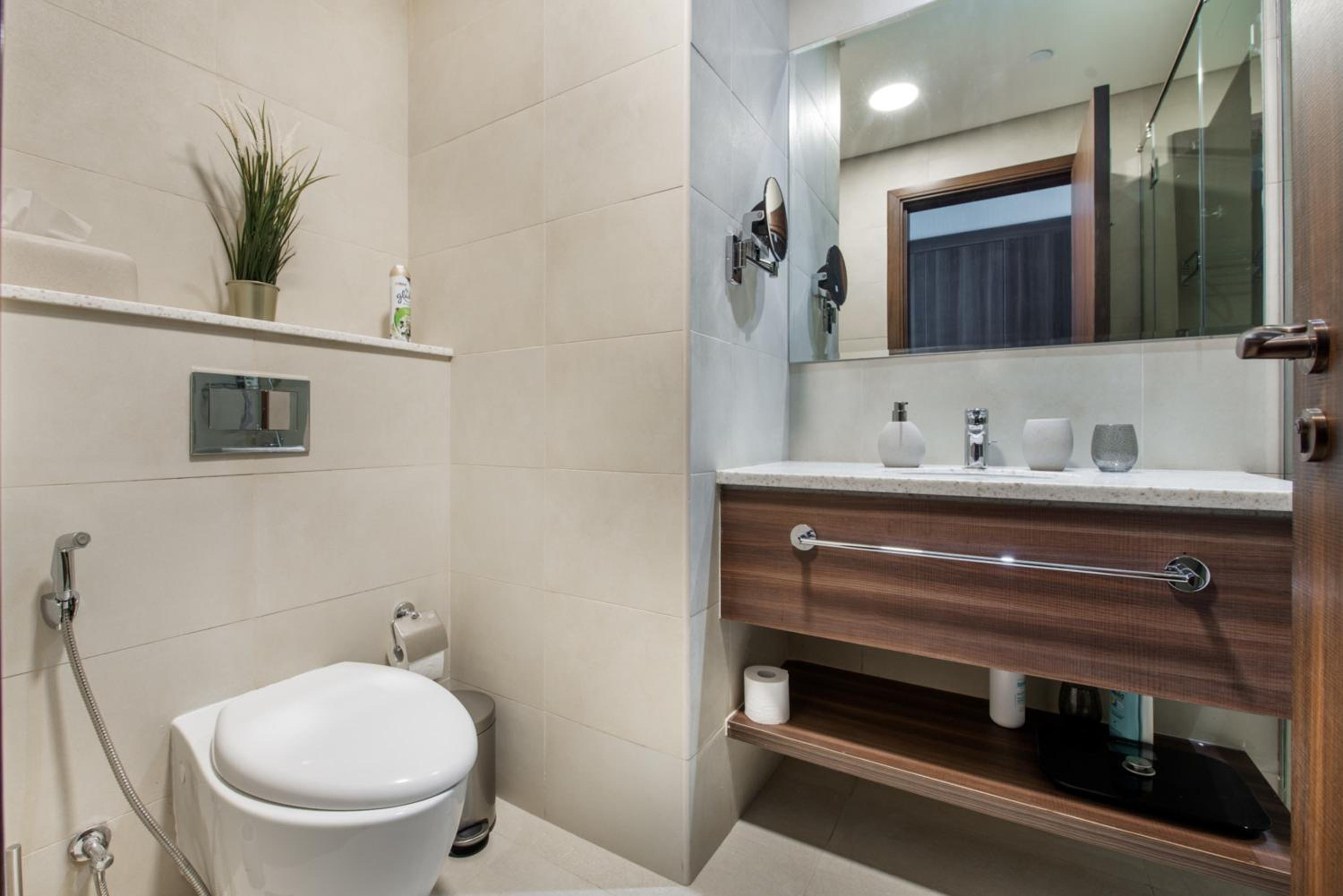 Maison Privee - Chic Coastal Escape with Open Sea Vws on Palm Entry