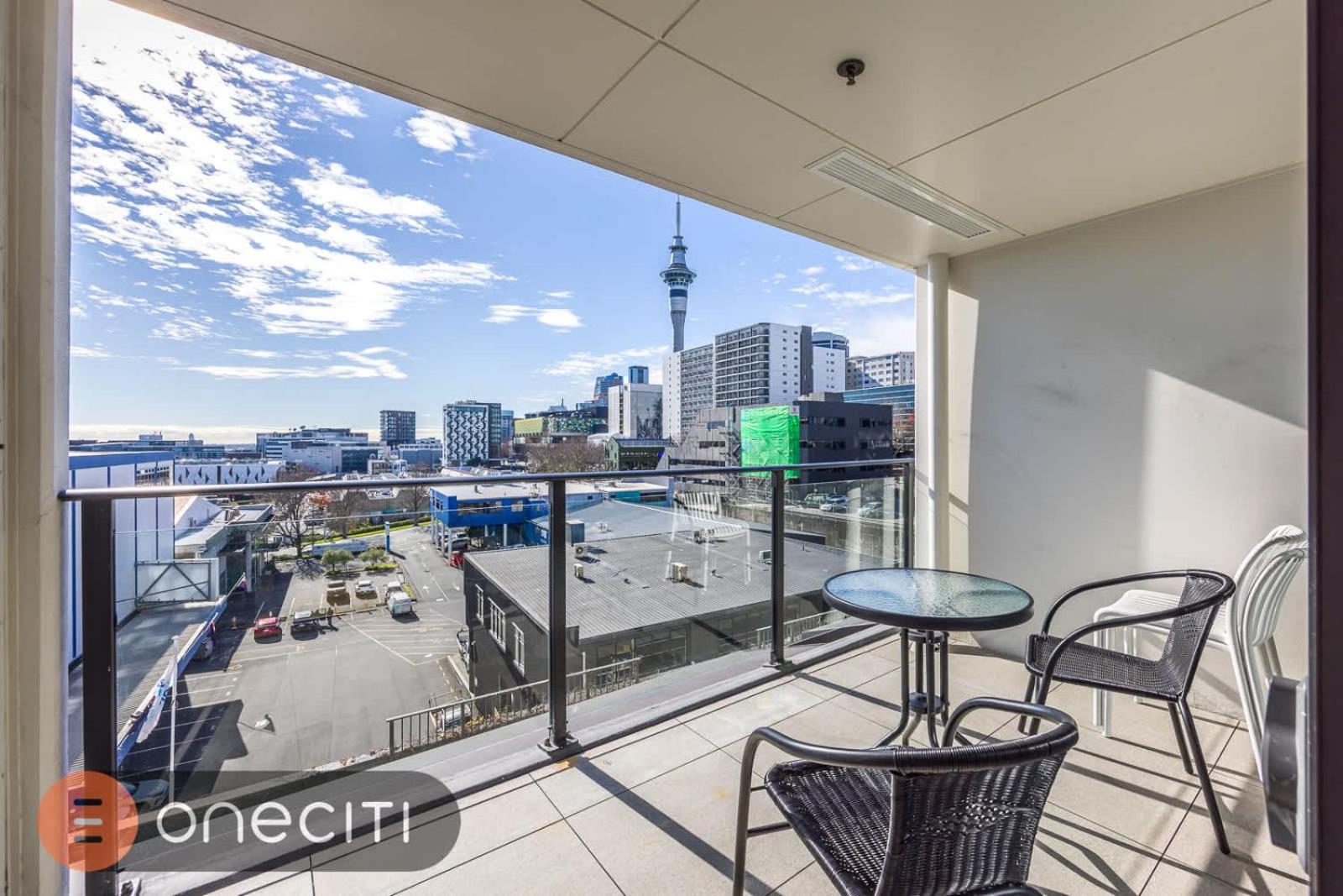 Spacious 3BR in Auckland CBD w Parking, Sky City Views
