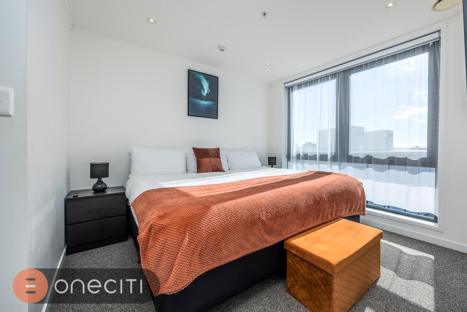 Spacious 3BR in Auckland CBD w Parking, Sky City Views