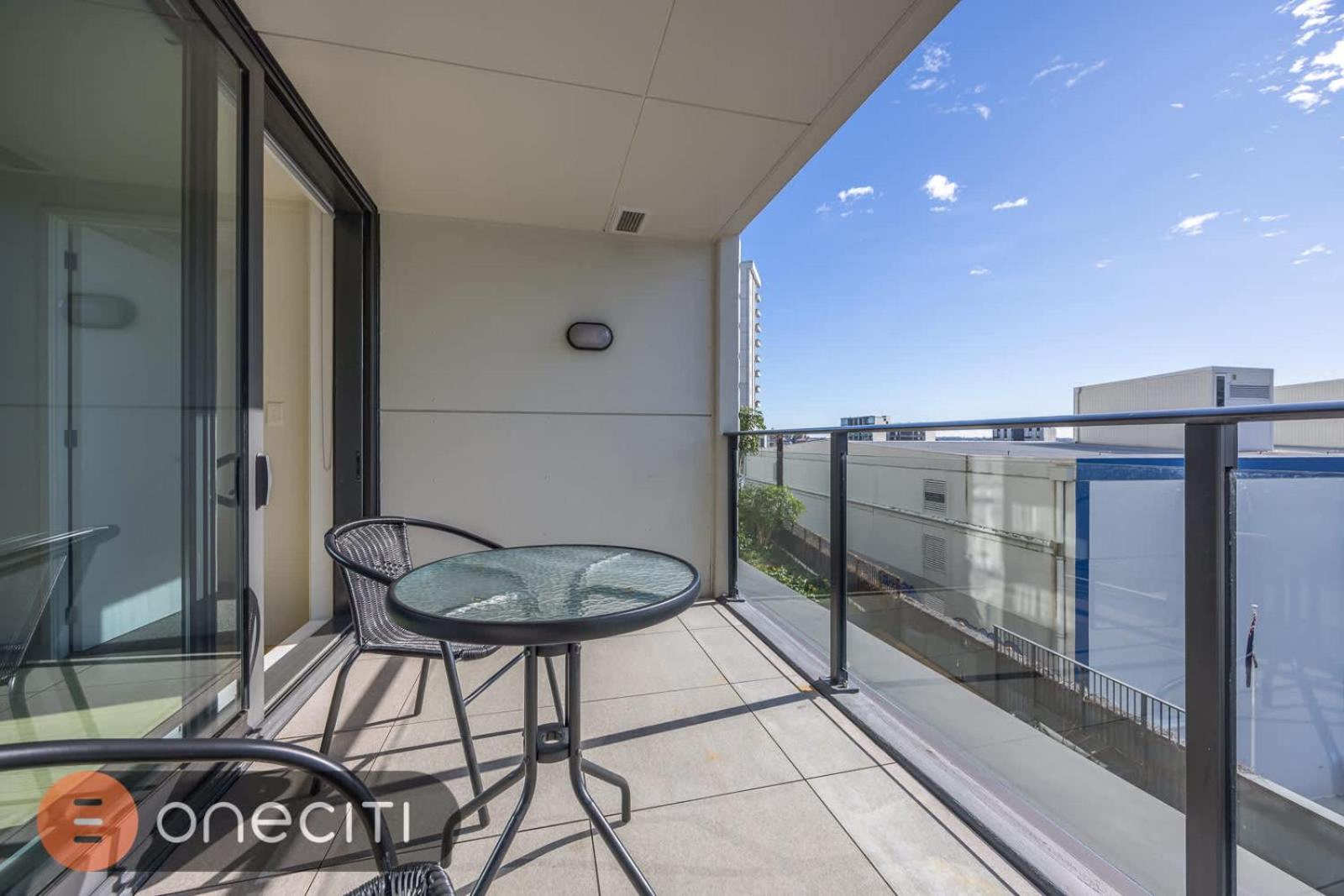 Spacious 3BR in Auckland CBD w Parking, Sky City Views