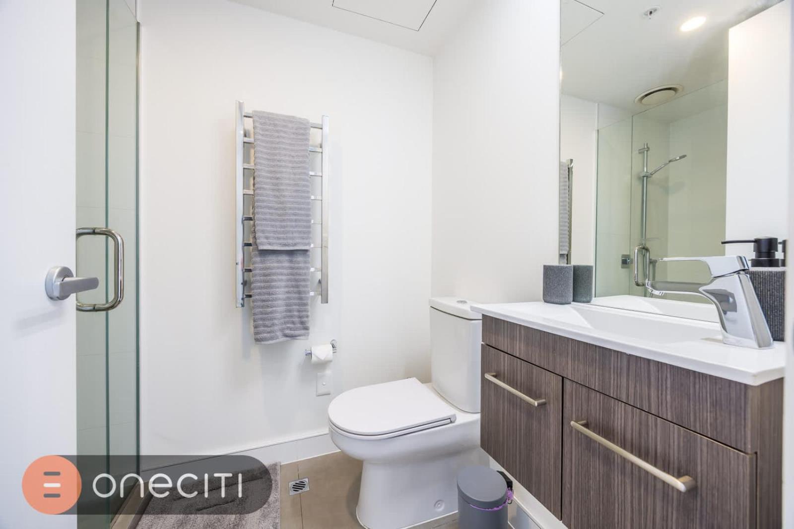 Spacious 3BR in Auckland CBD w Parking, Sky City Views