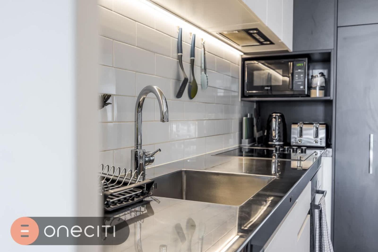 Spacious 3BR in Auckland CBD w Parking, Sky City Views