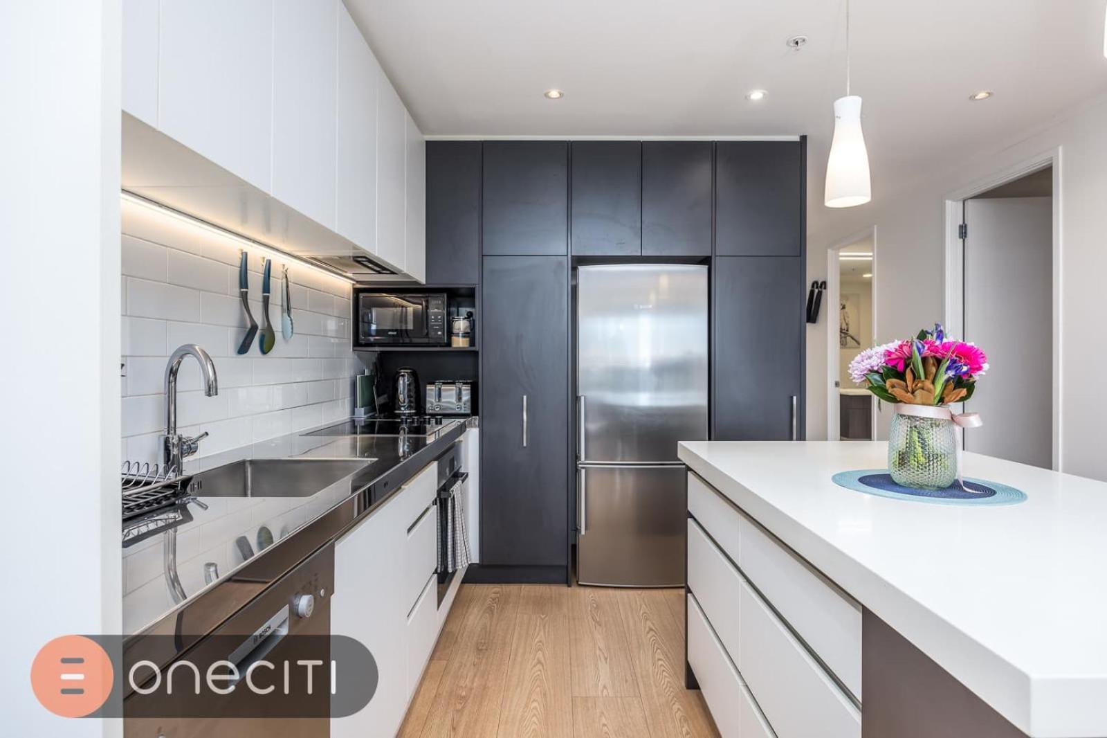Spacious 3BR in Auckland CBD w Parking, Sky City Views
