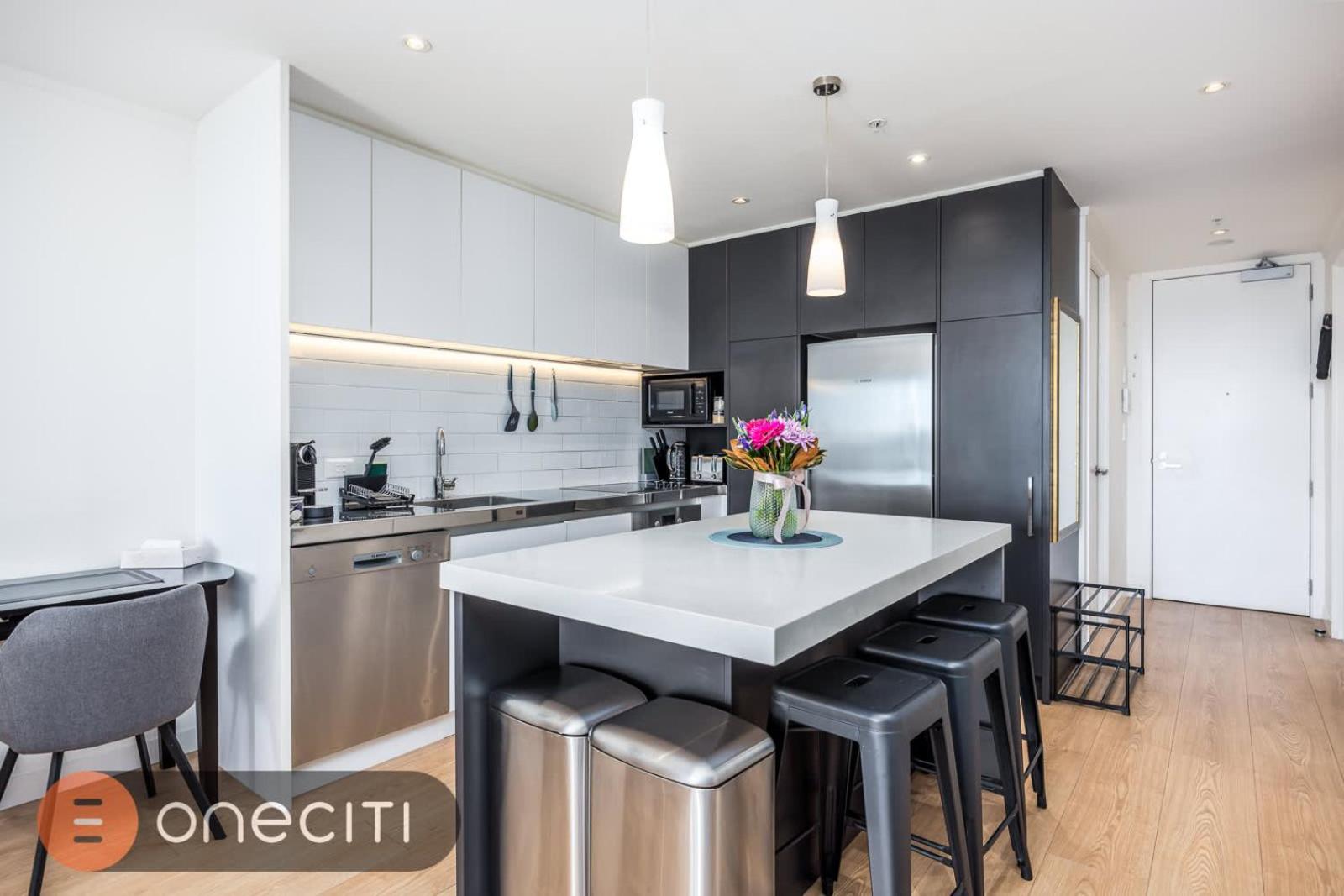 Spacious 3BR in Auckland CBD w Parking, Sky City Views