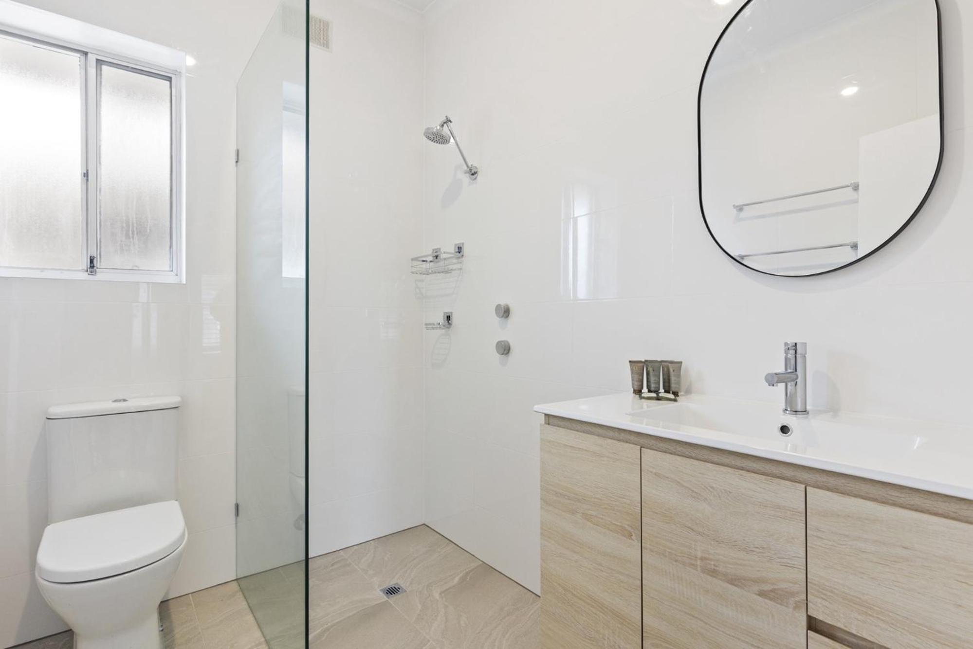 Bright 2-Bed Apartment Steps from Largs Bay Beach