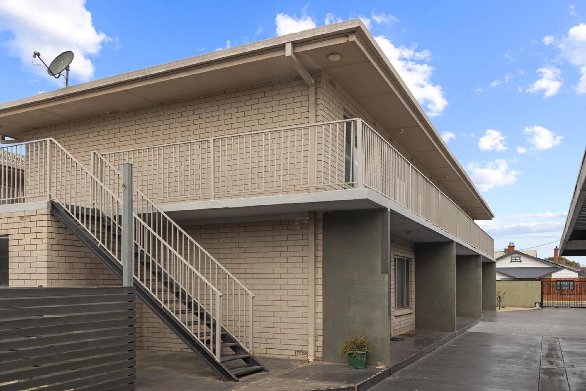 Bright 2-Bed Apartment Steps from Largs Bay Beach