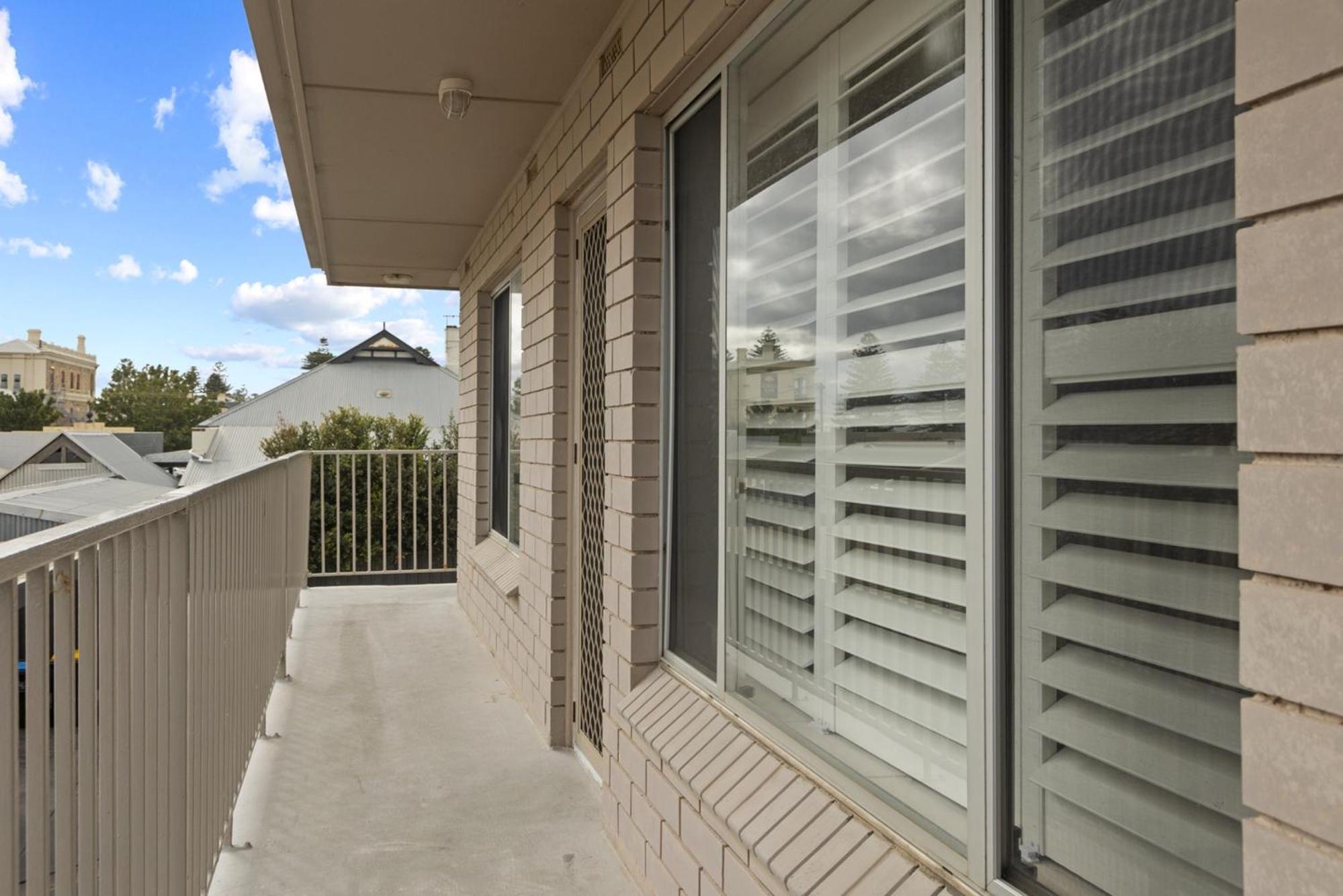 Bright 2-Bed Apartment Steps from Largs Bay Beach