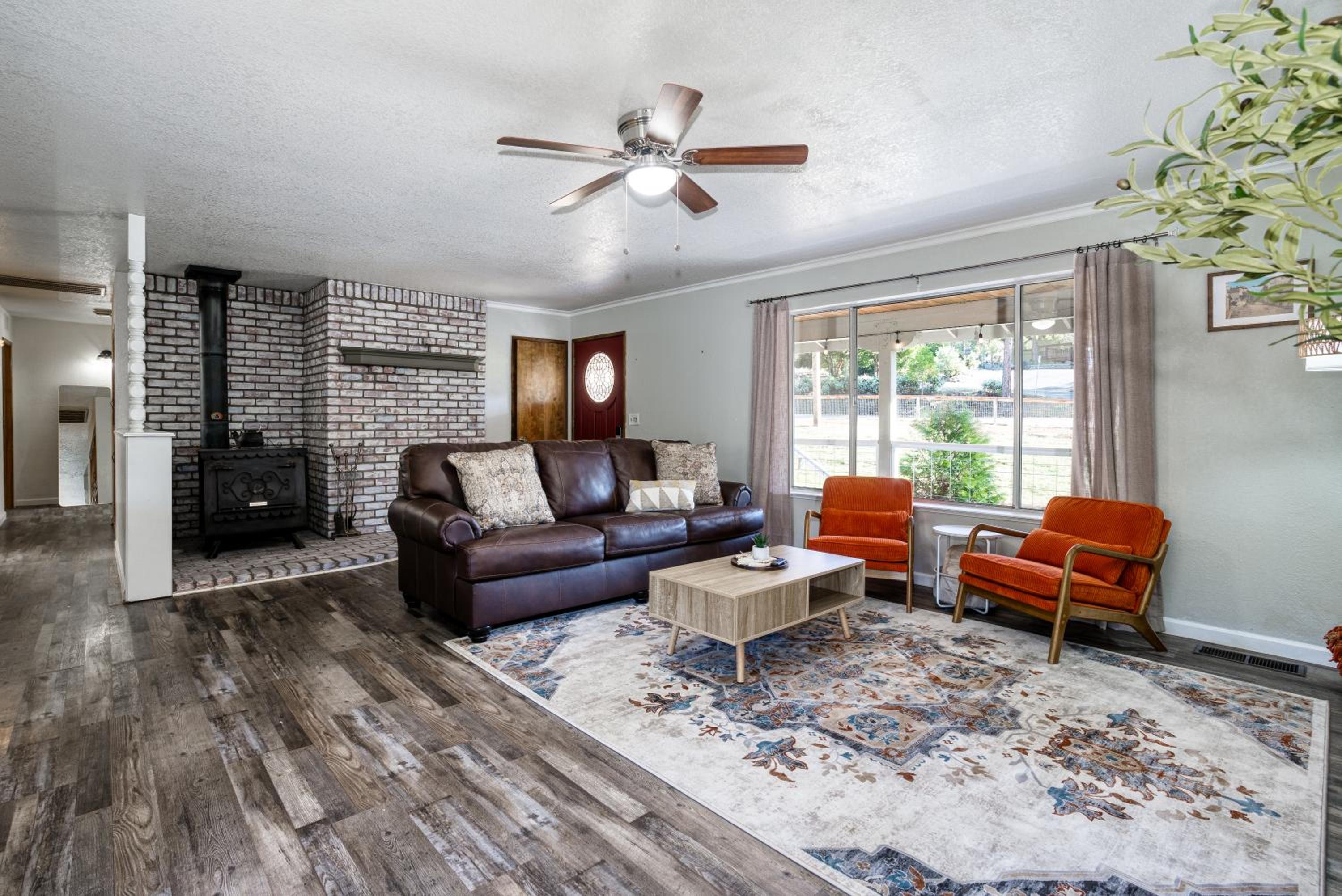 Mariposa home, Yosemite retreat, deer watching, family friendly