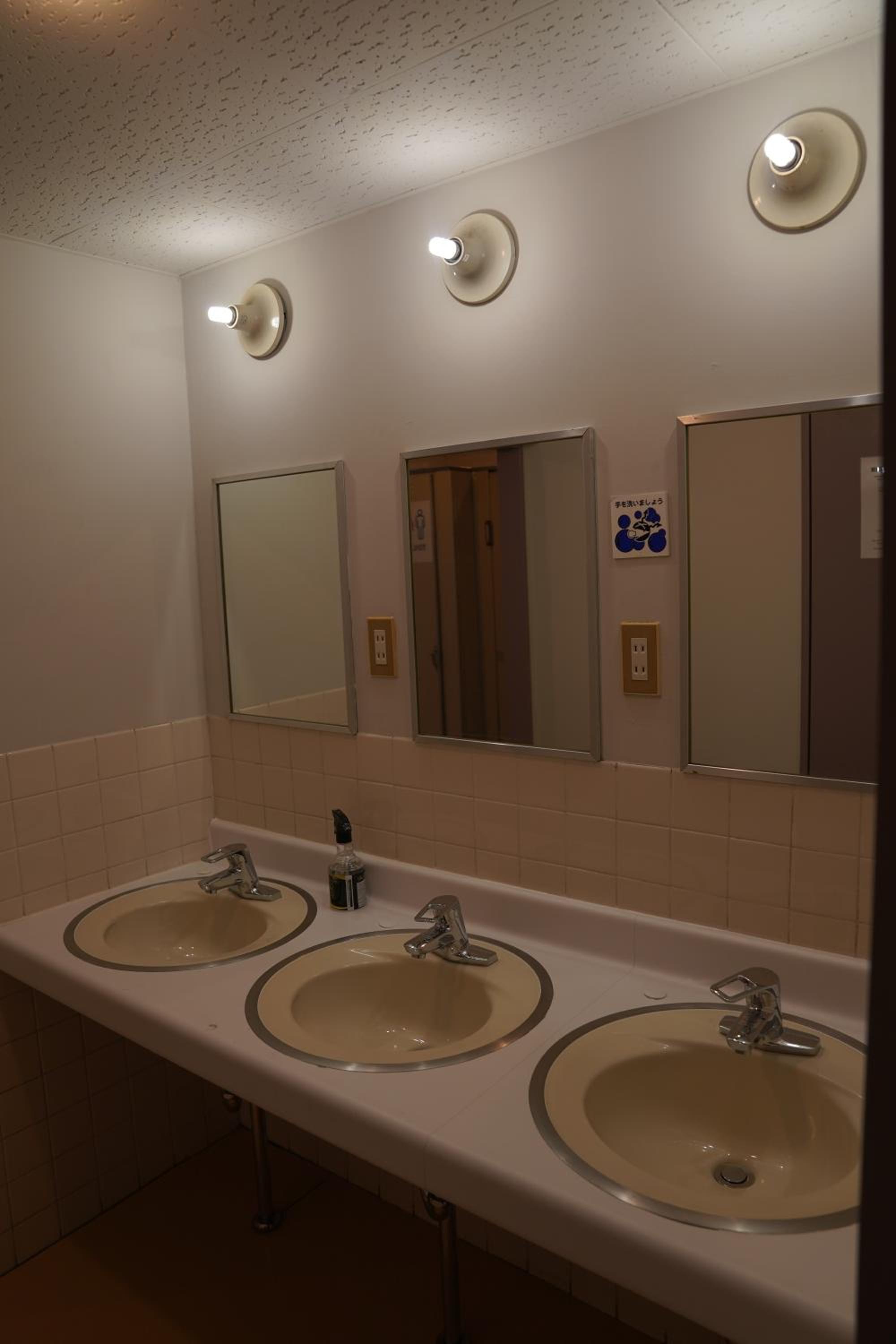 心斎橋難波関空直通Nambaminami Shin-Imamiya Ambers Hostel