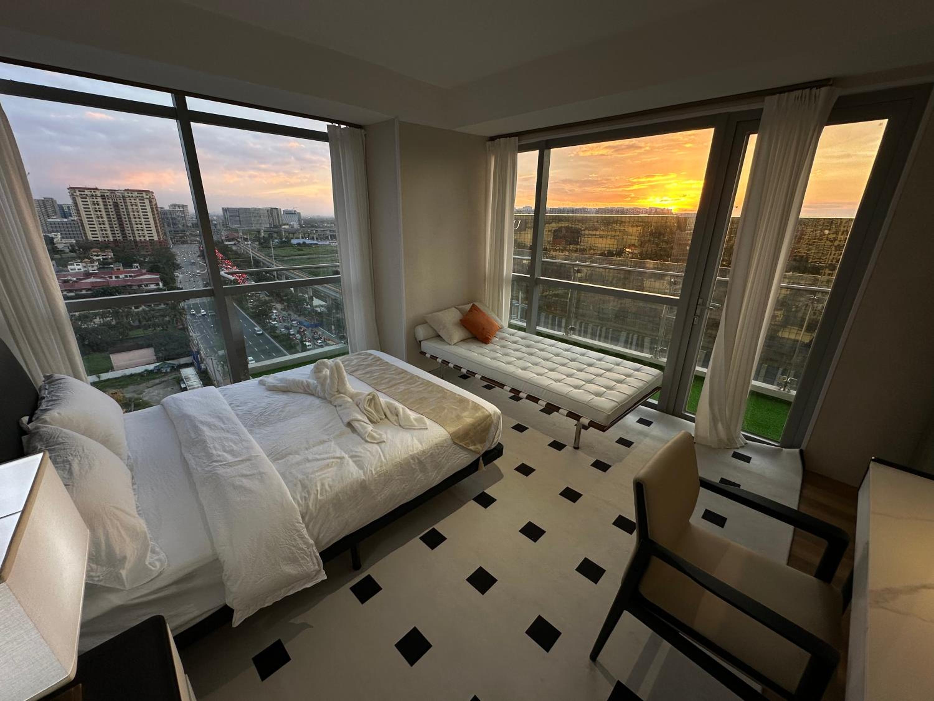 Spacious Unit & High-Floor Hotel near City of Dreams, Airport, Okada, and Solaire Casino
