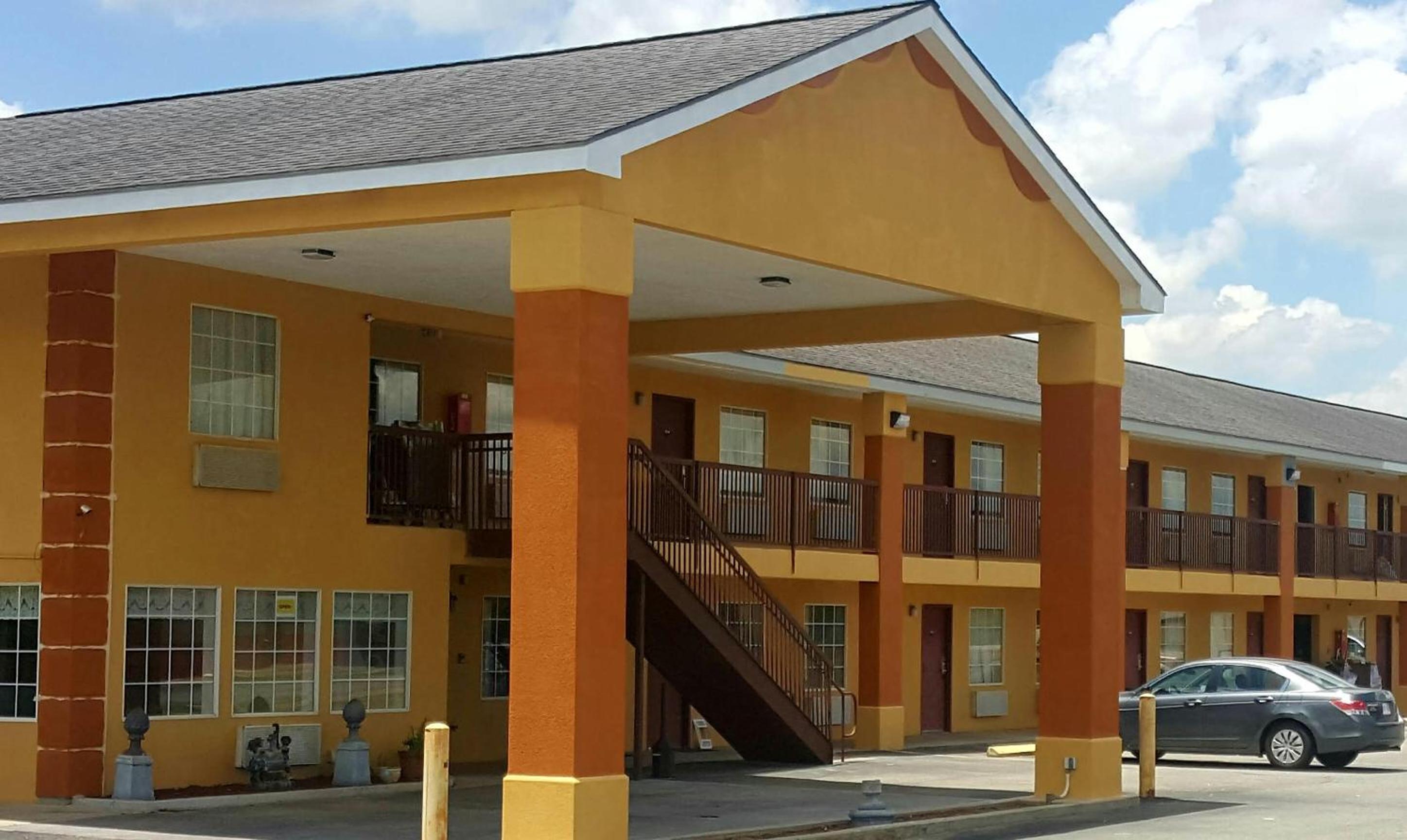 Thomasville Vacations - Executive Inn - Property Image 3