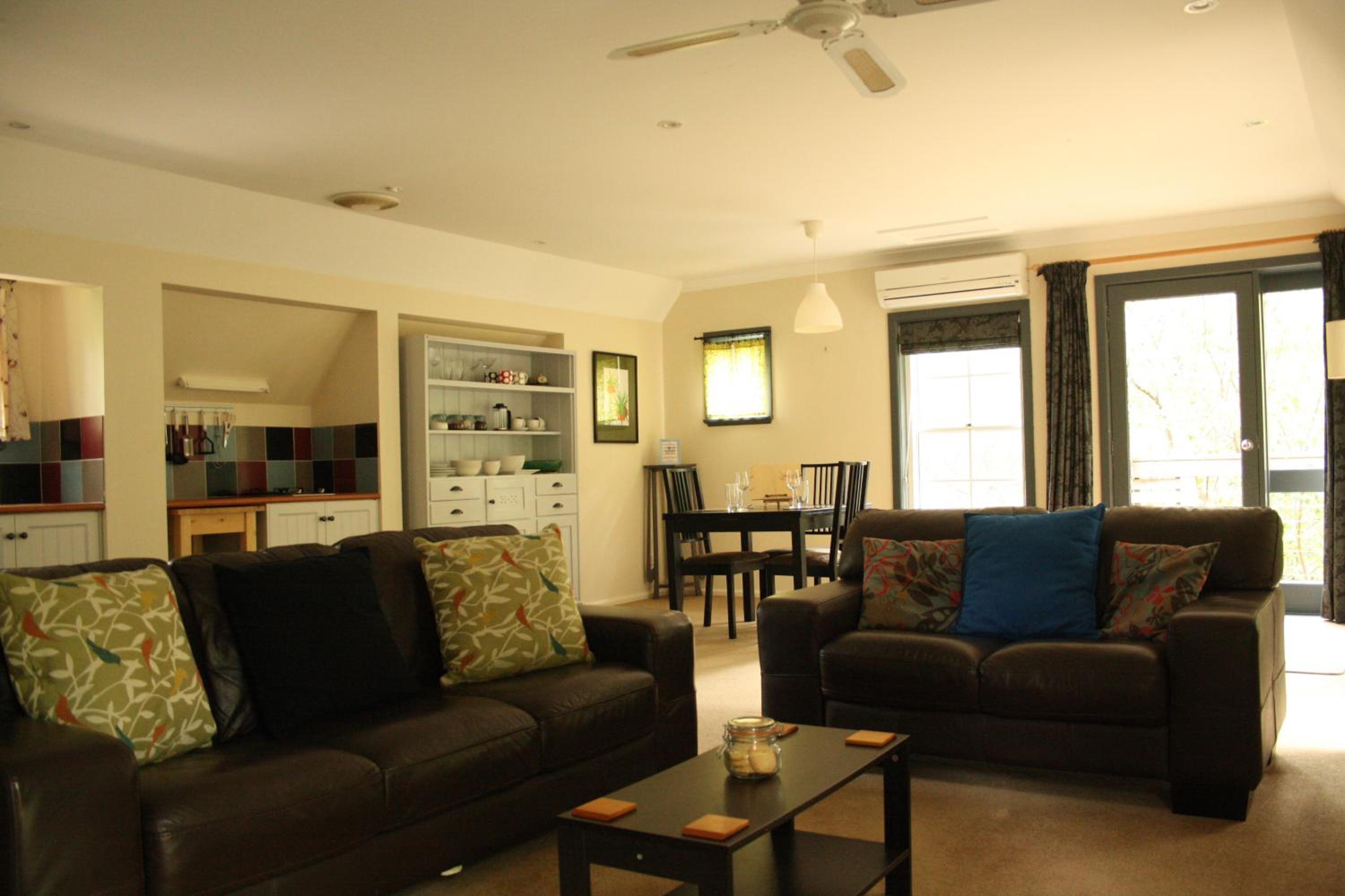Merrimeet Cottages