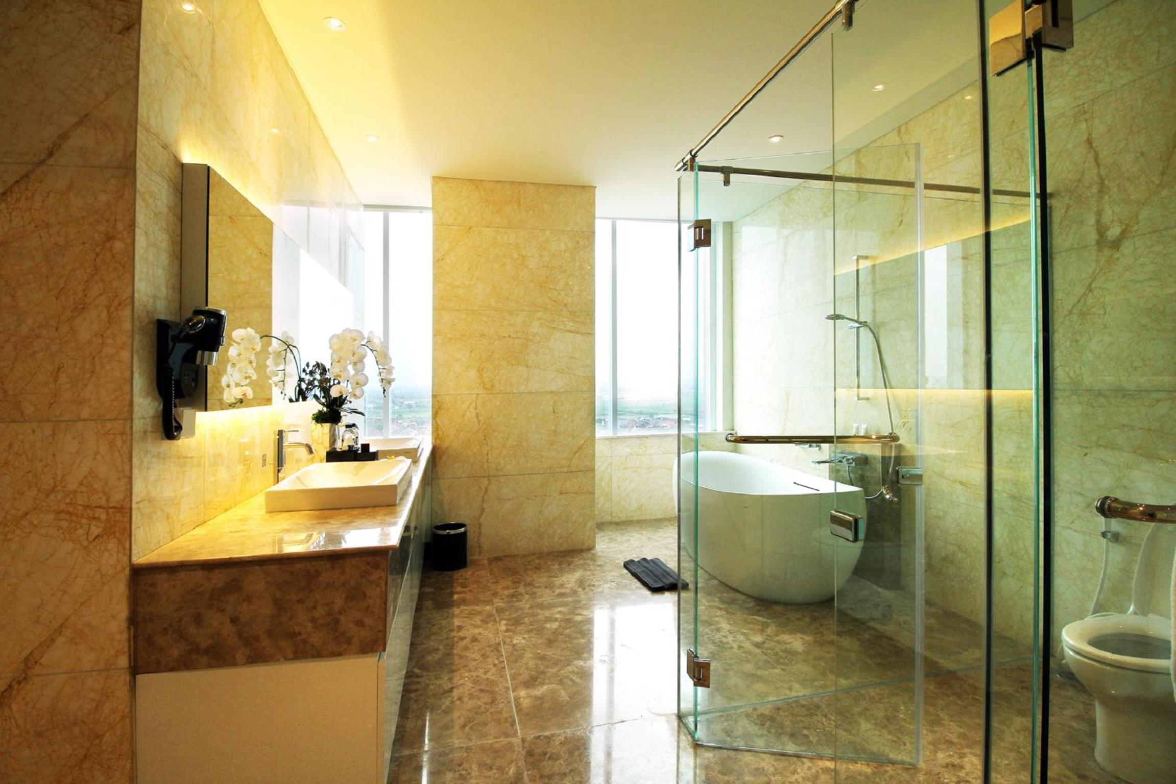 Solo Vacations - The Alana Hotel  Convention Center Solo by ASTON - Property Image 5