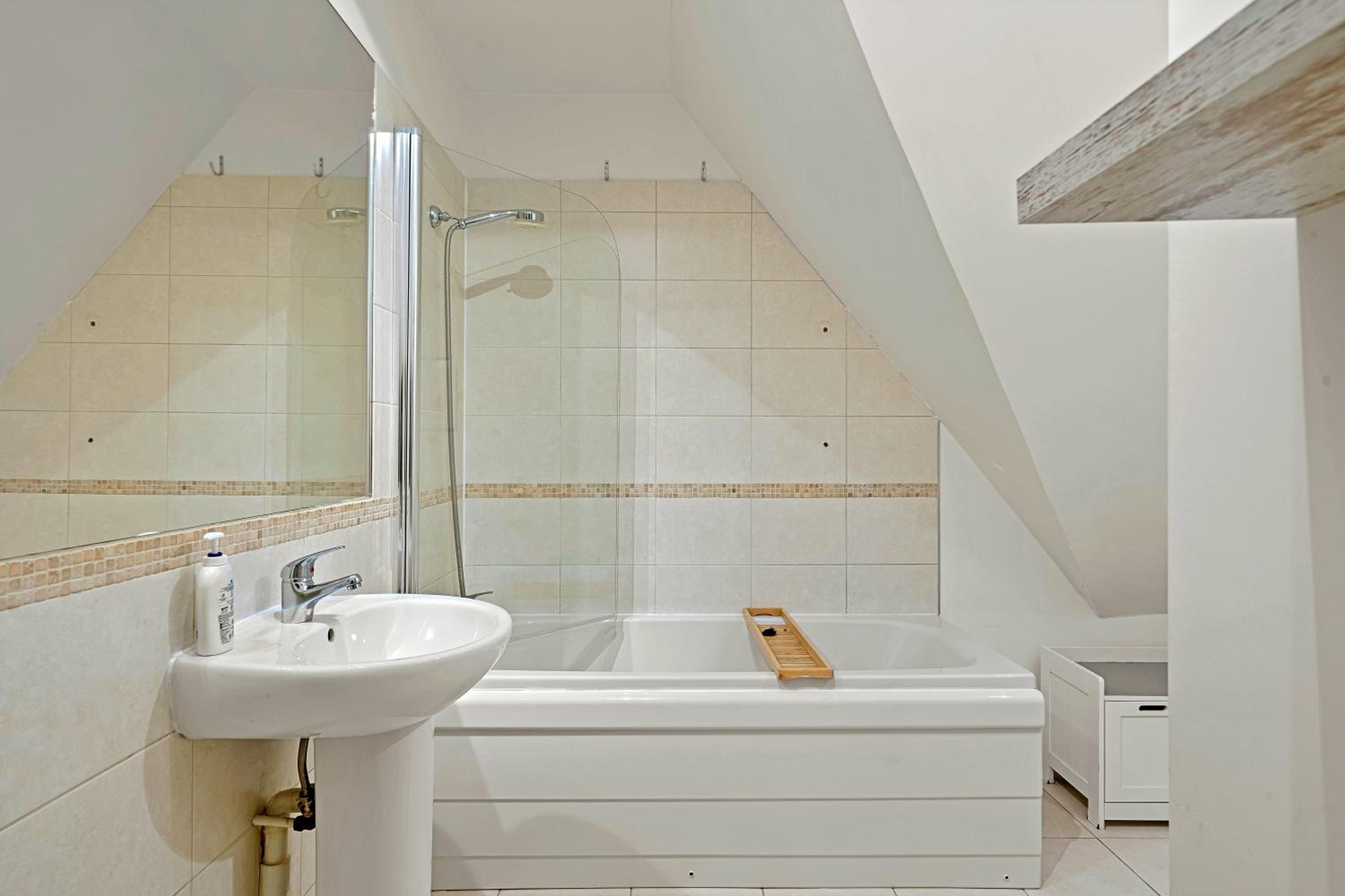 Pentire Point - Coastal Penthouse, Beaches, River & Restaurants All Within Short Walk