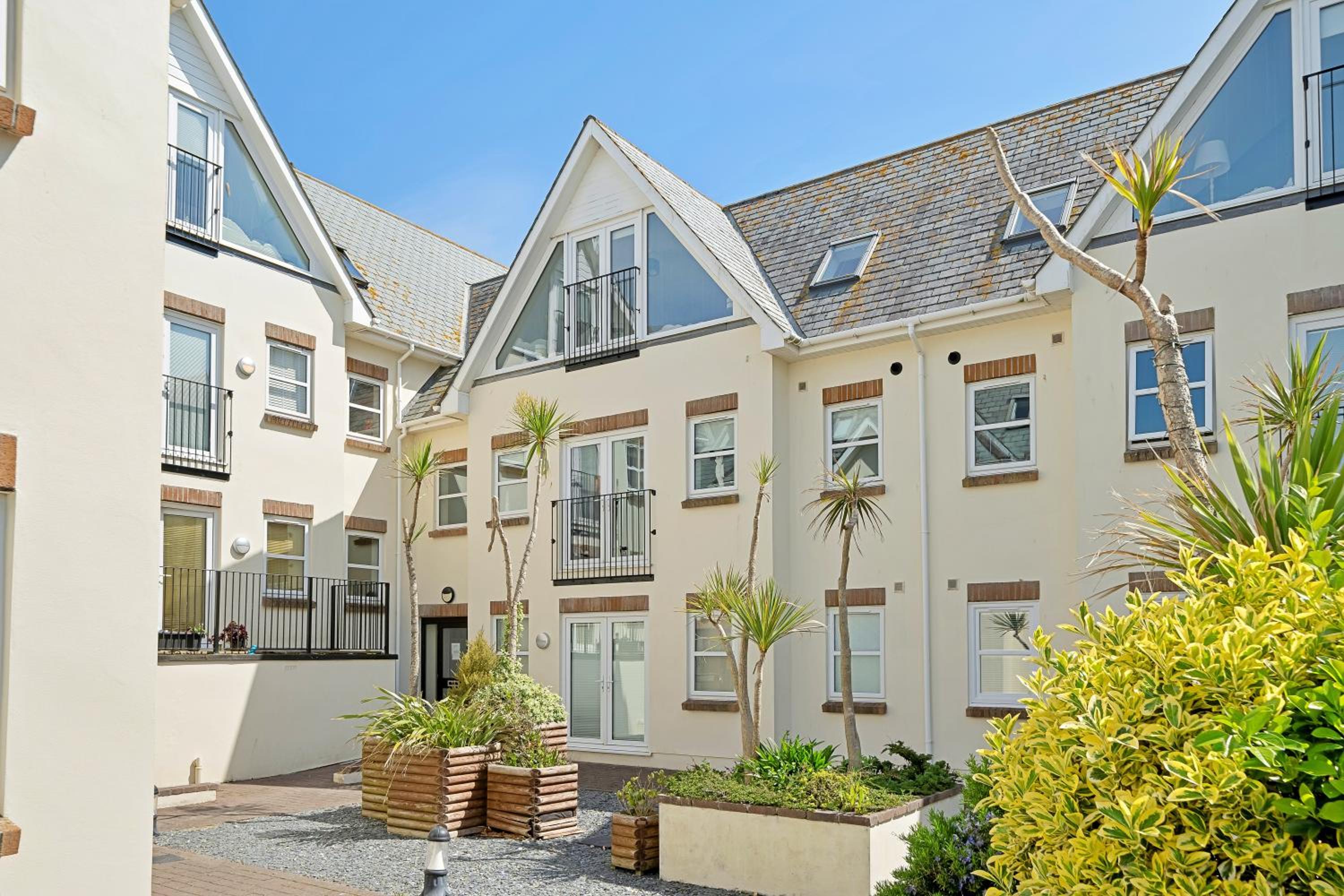 Pentire Point - Coastal Penthouse, Beaches, River & Restaurants All Within Short Walk