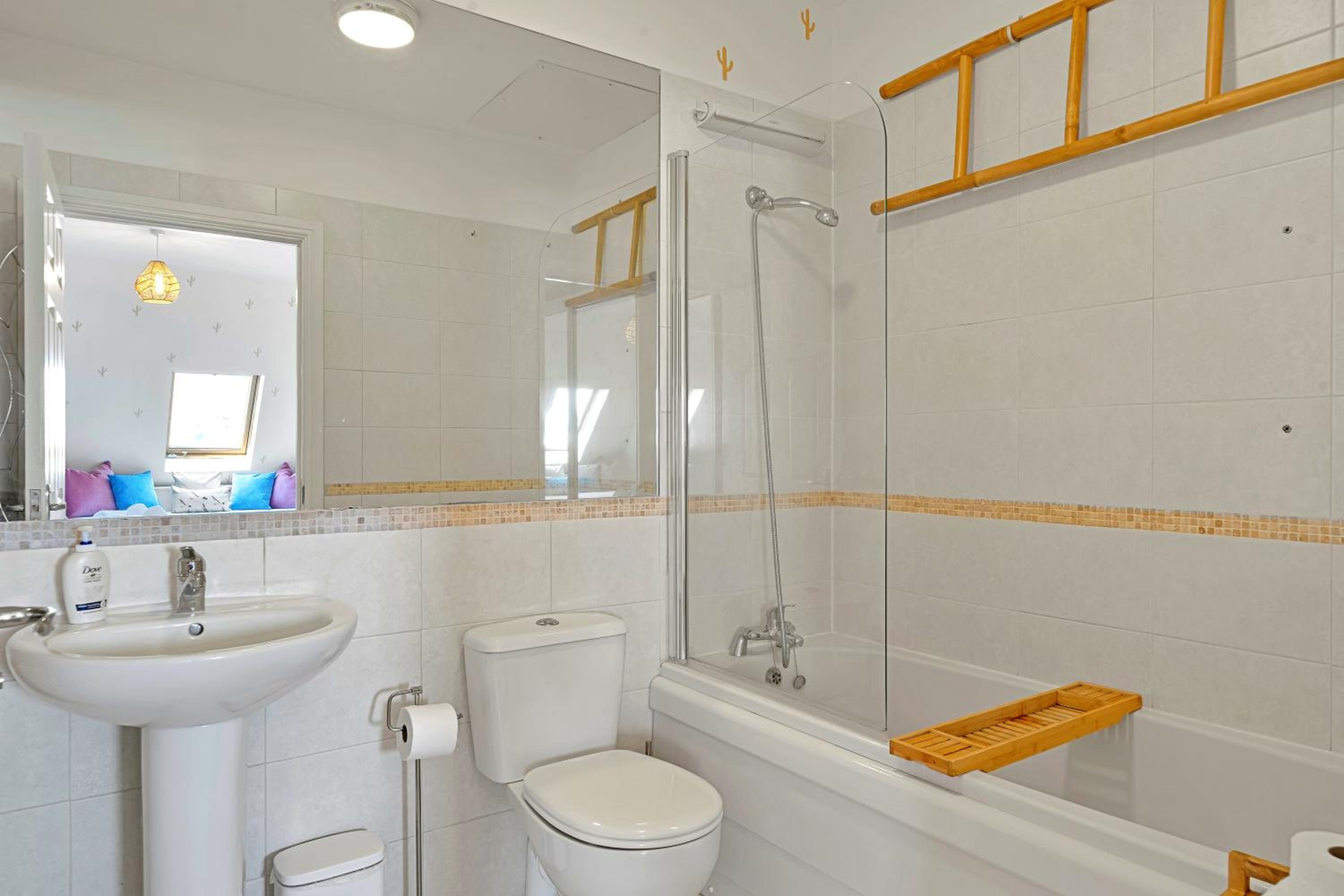 Pentire Point - Coastal Penthouse, Beaches, River & Restaurants All Within Short Walk