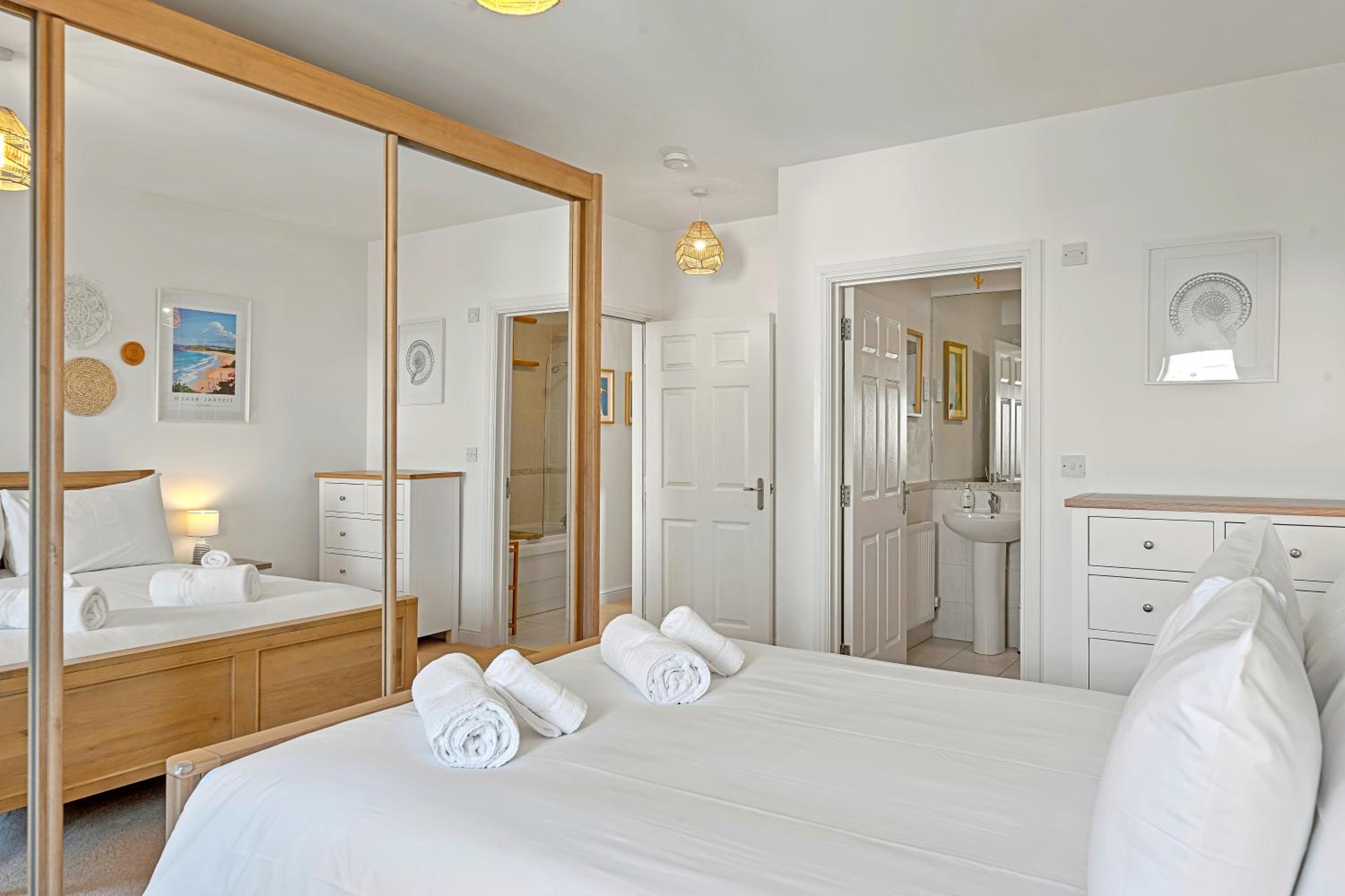 Pentire Point - Coastal Penthouse, Beaches, River & Restaurants All Within Short Walk