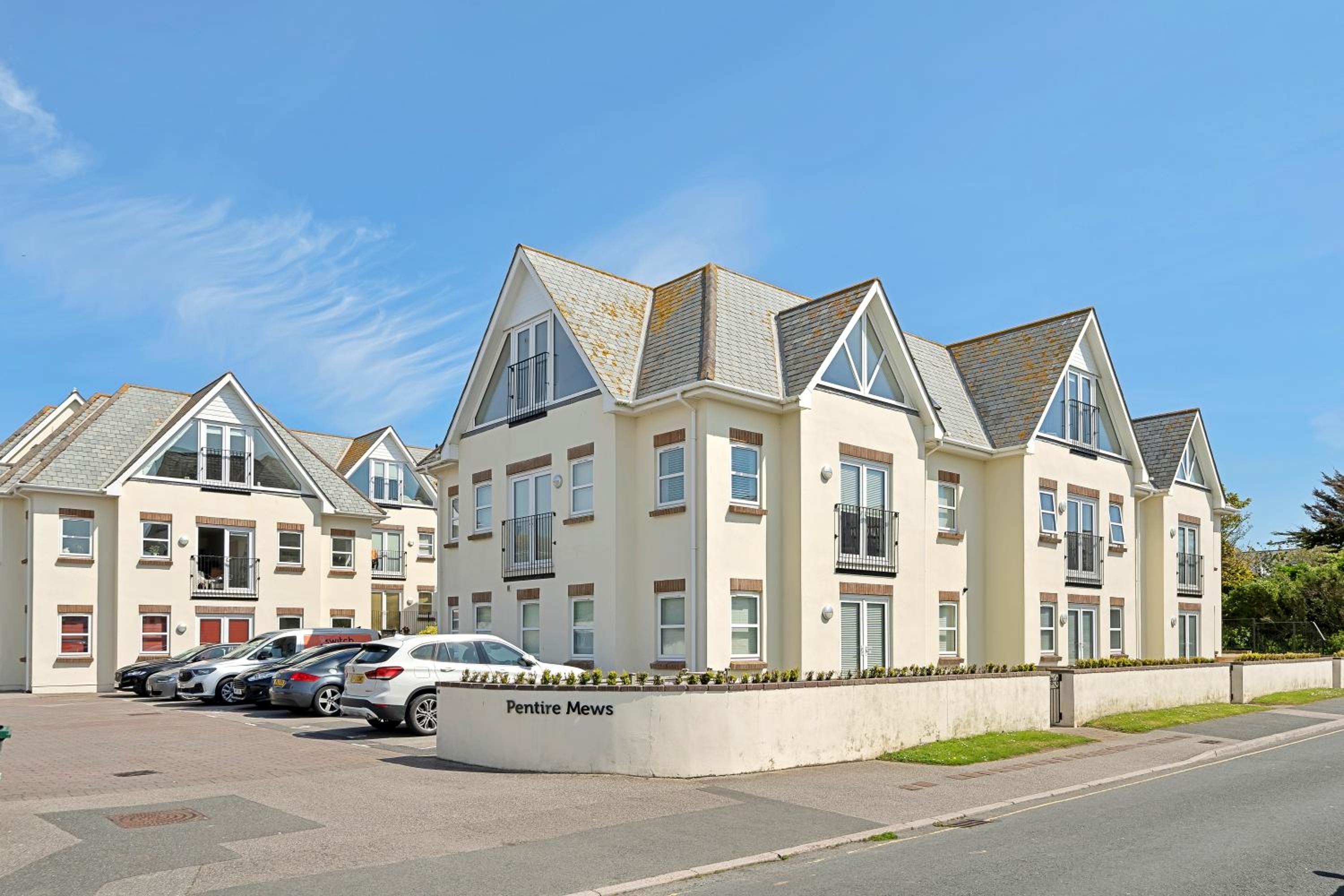 Pentire Point - Coastal Penthouse, Beaches, River & Restaurants All Within Short Walk