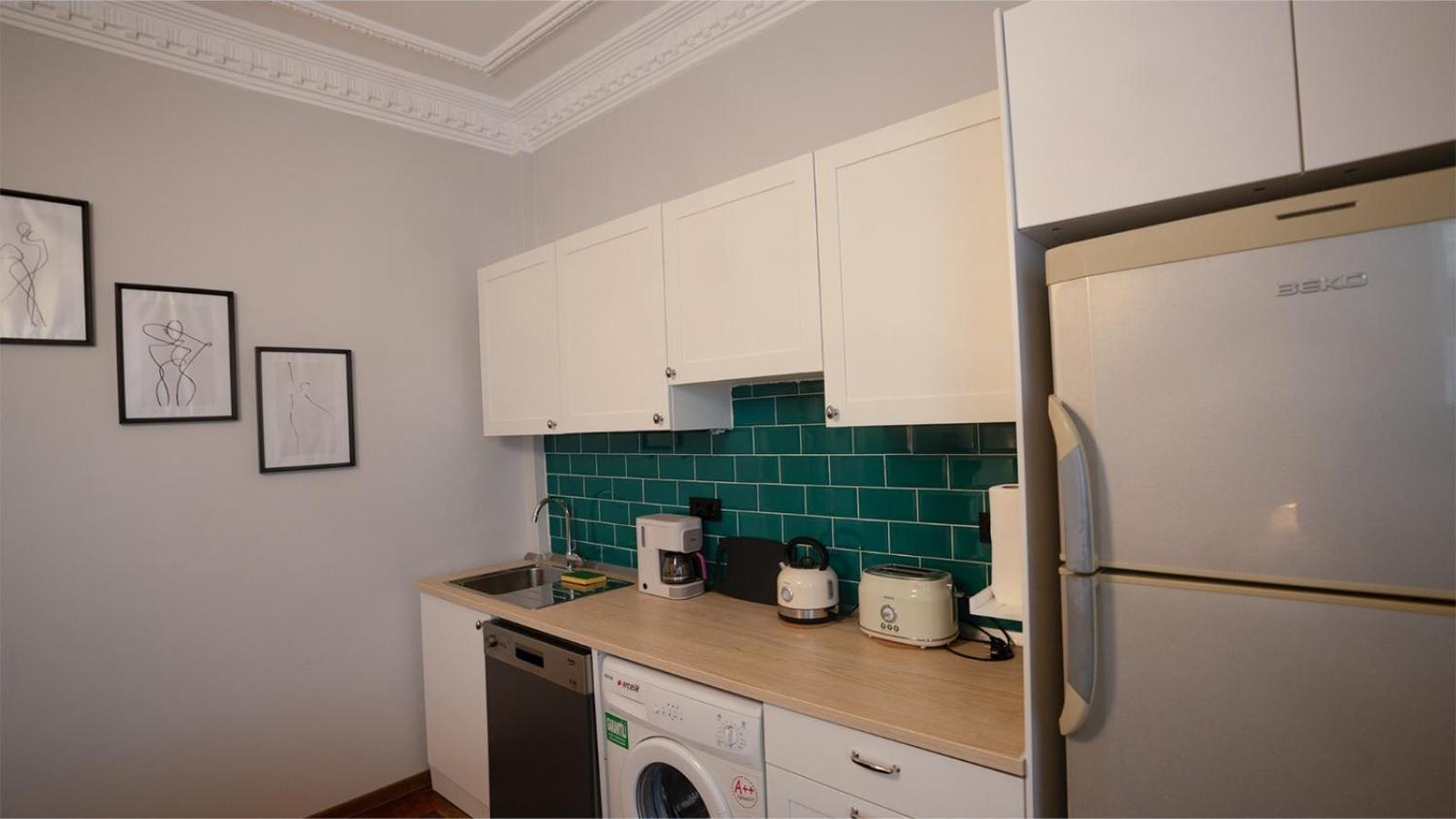 Taksim Green Flat Back