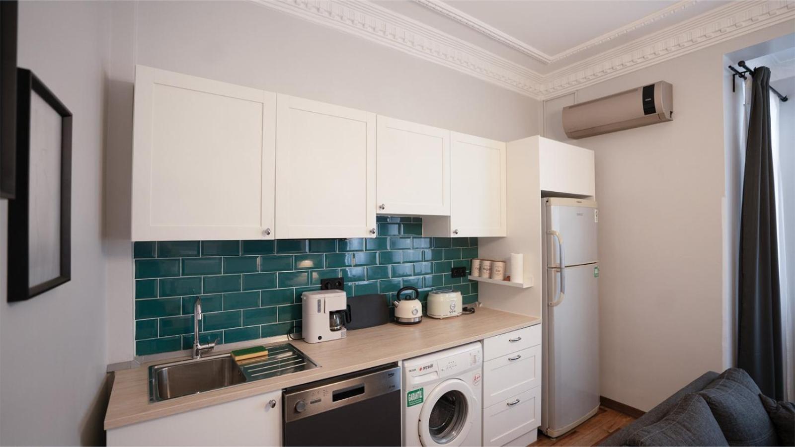 Taksim Green Flat Back